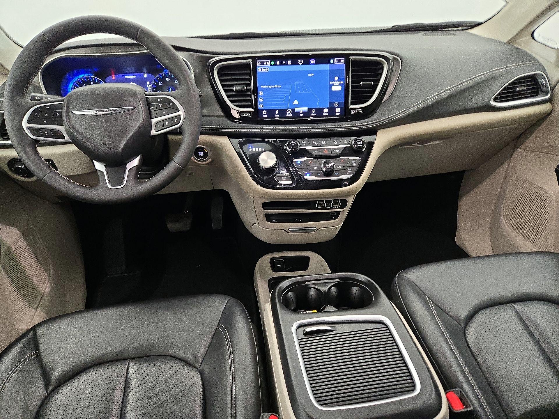 Thumbnail: 2023 Chrysler Pacifica - 9