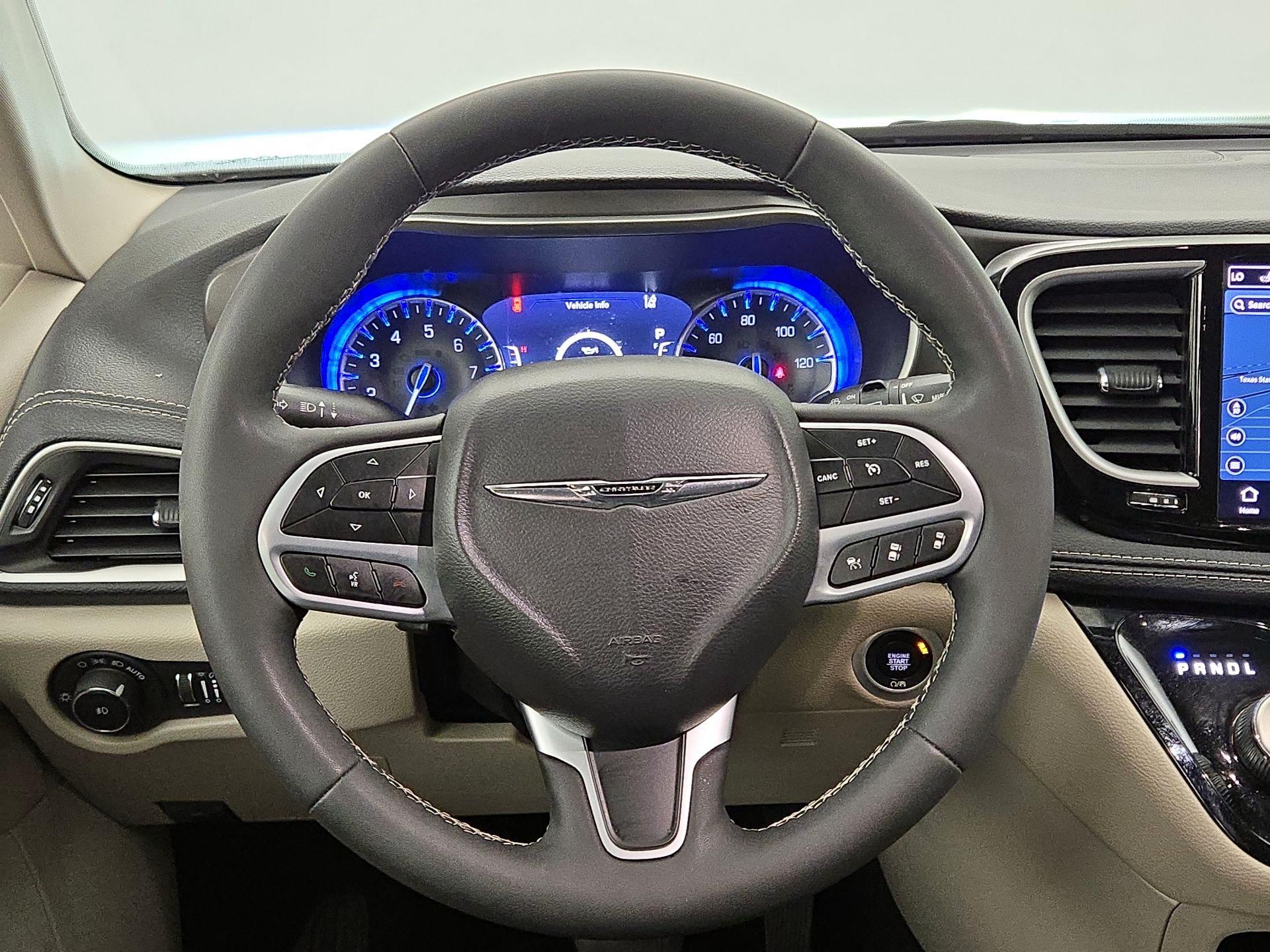 Thumbnail: 2023 Chrysler Pacifica - 10