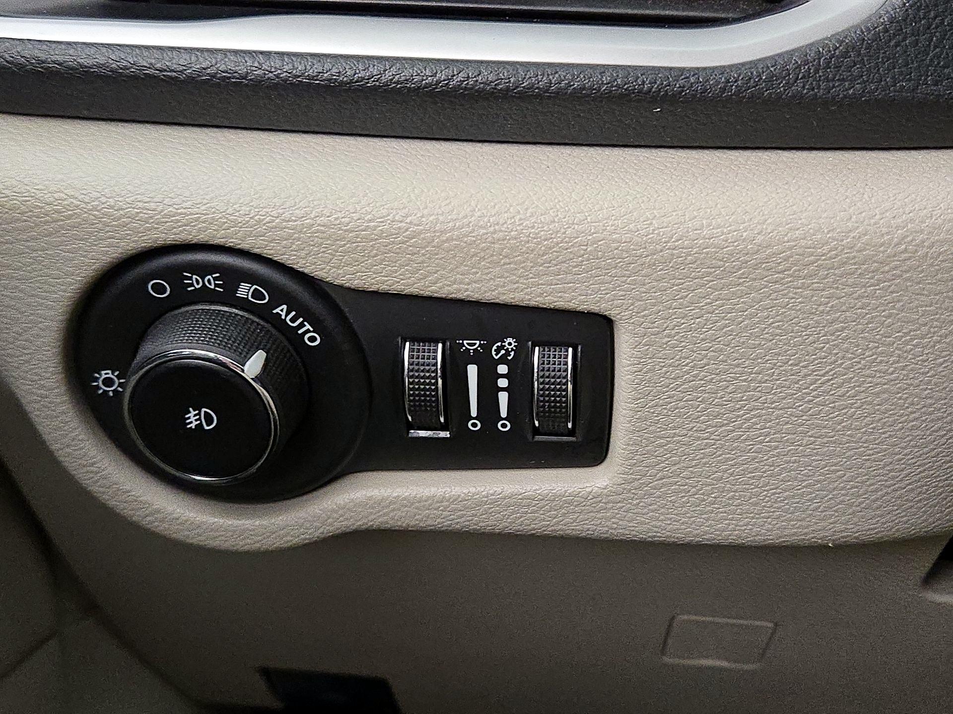 Thumbnail: 2023 Chrysler Pacifica - 13