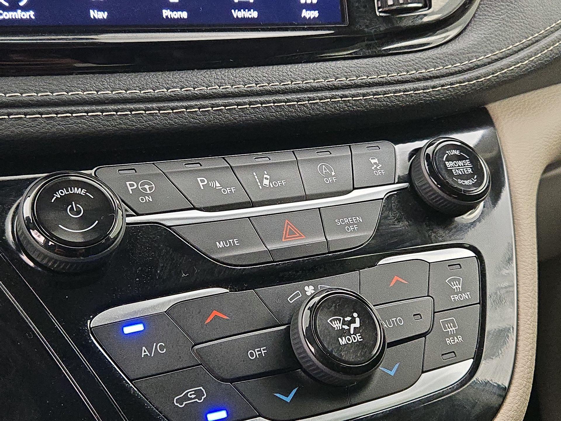 Thumbnail: 2023 Chrysler Pacifica - 17