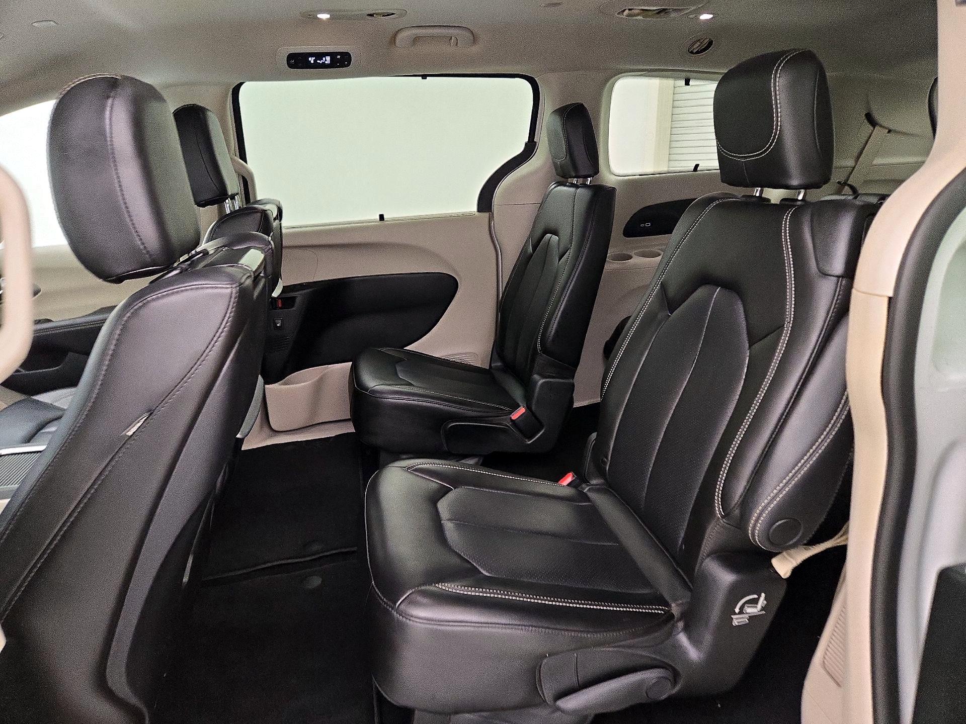 Thumbnail: 2023 Chrysler Pacifica - 20