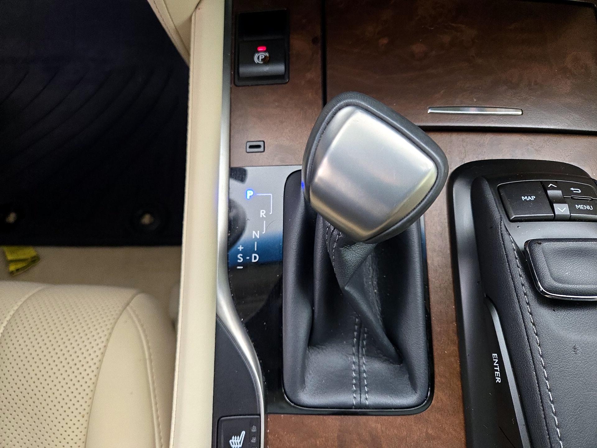 Thumbnail: 2016 Lexus LX - 18