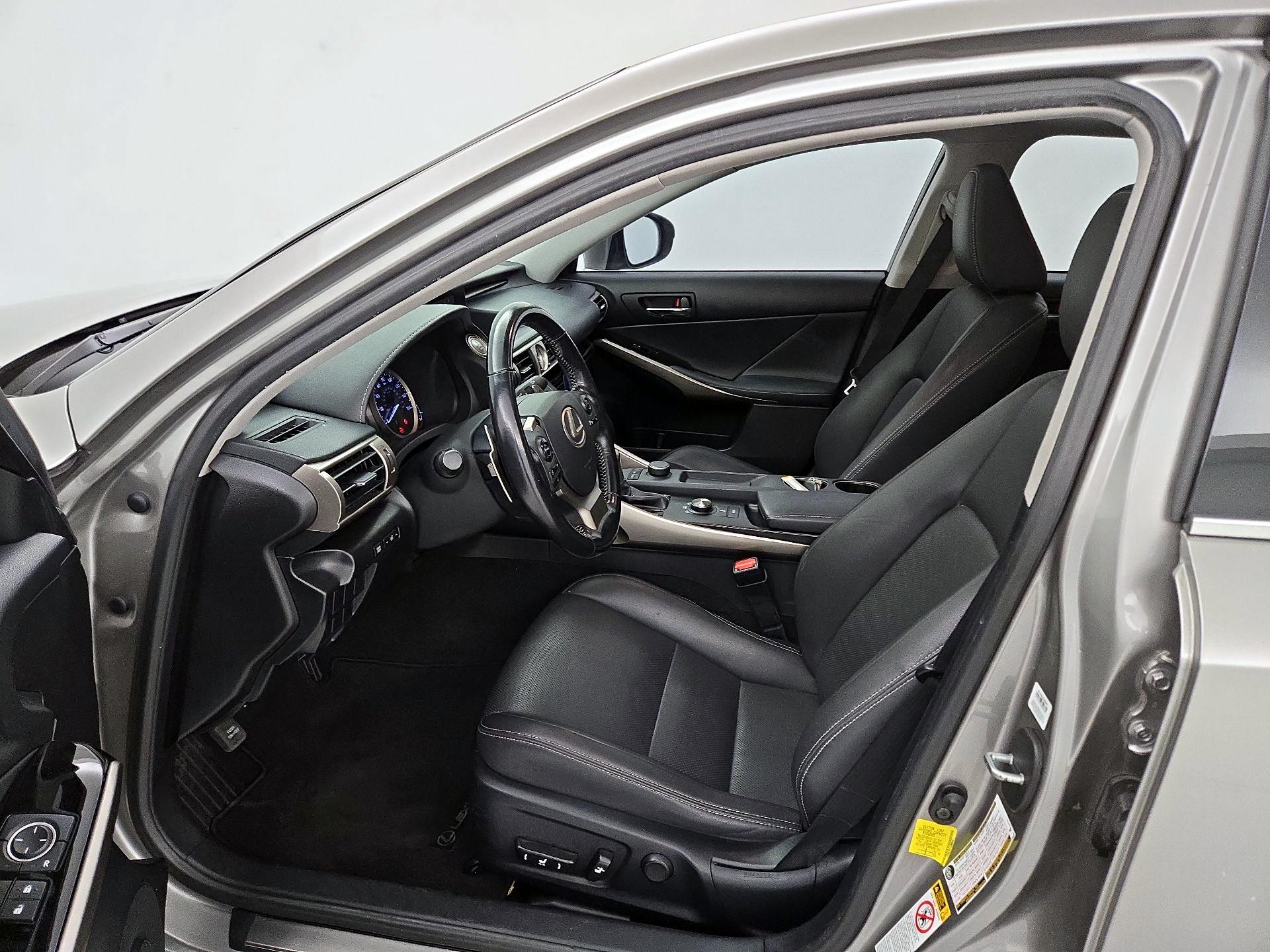 Thumbnail: 2016 Lexus IS - 11