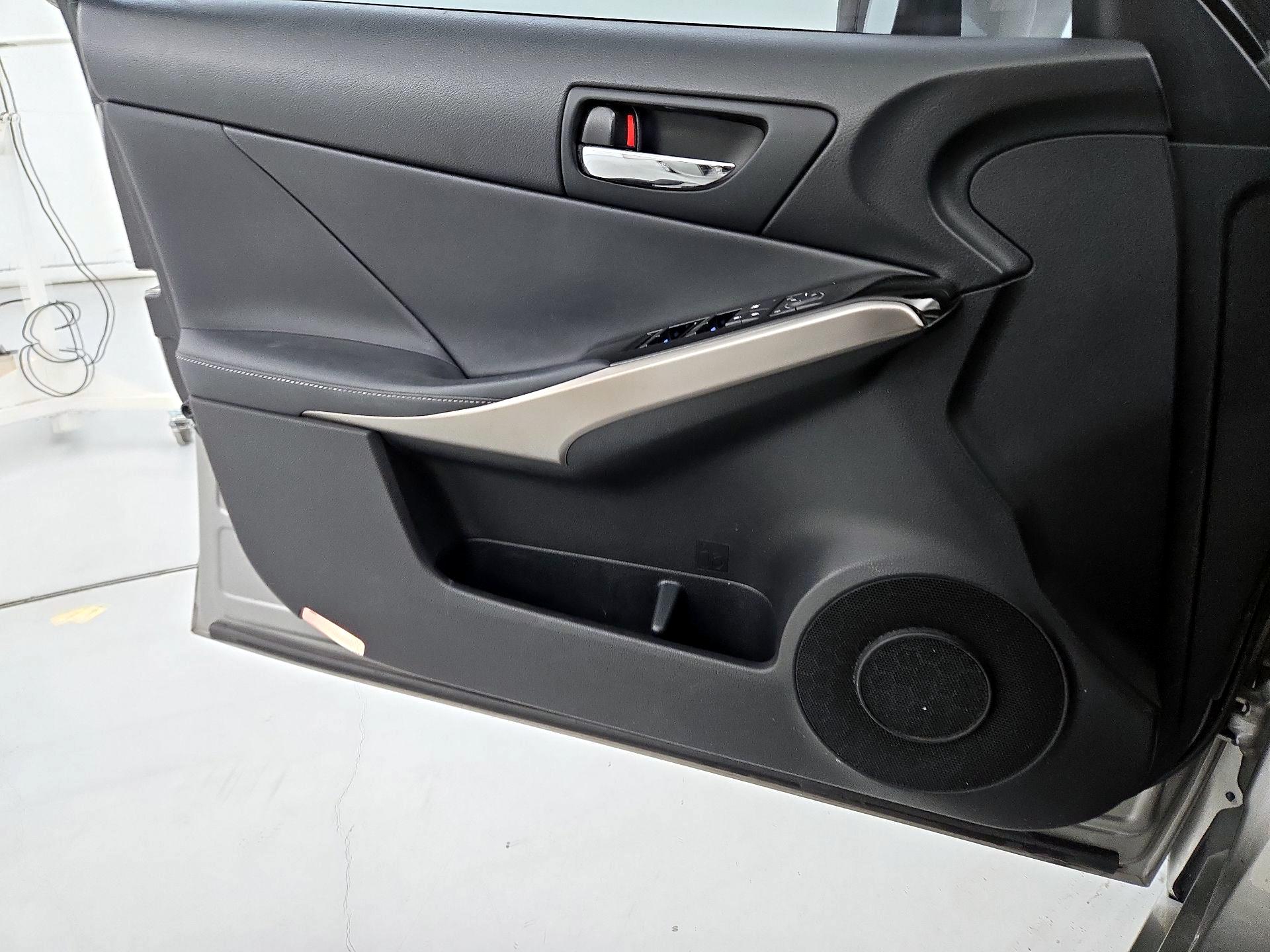 Thumbnail: 2016 Lexus IS - 12