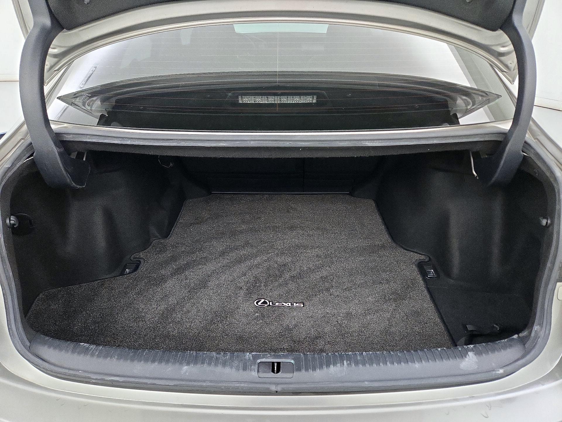 Thumbnail: 2016 Lexus IS - 20