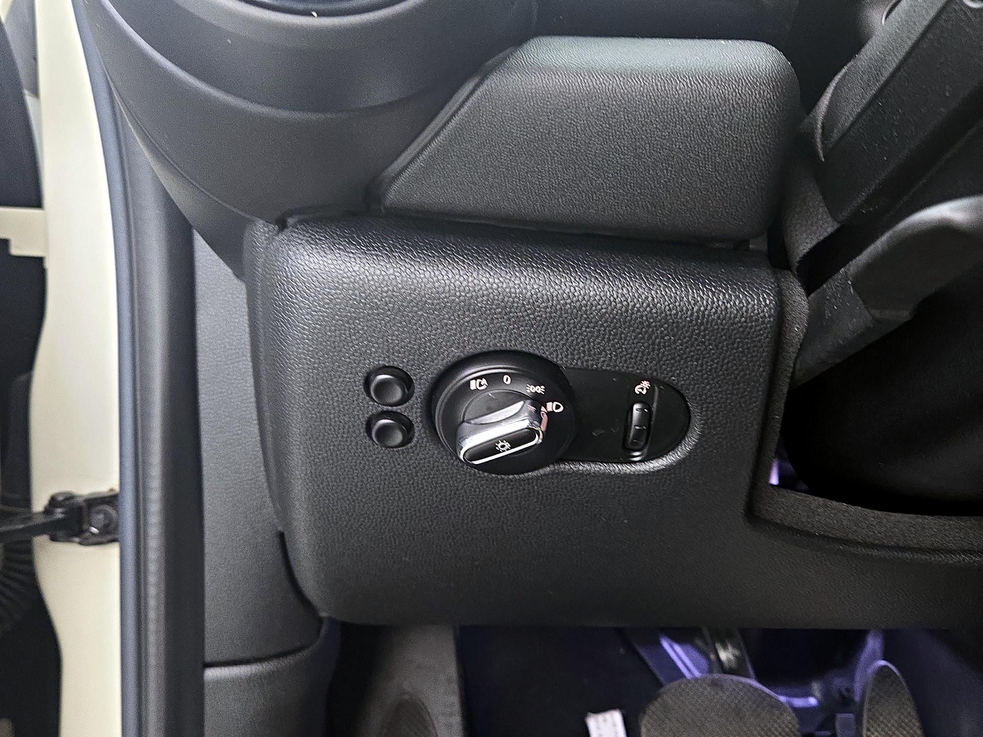 Thumbnail: 2019 MINI Cooper Hardtop - 13