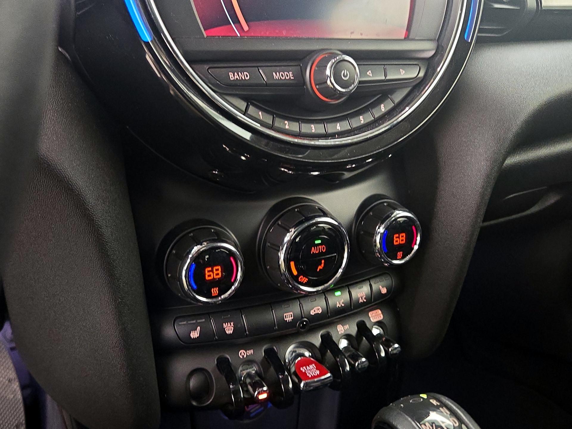 Thumbnail: 2019 MINI Cooper Hardtop - 16