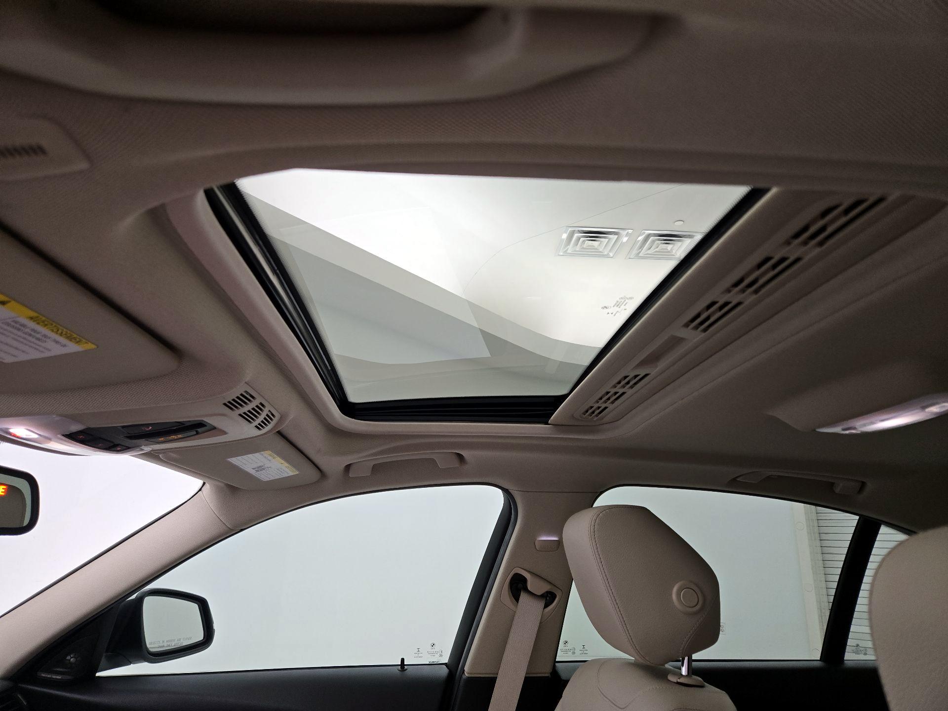 Thumbnail: 2015 BMW 3 Series - 20