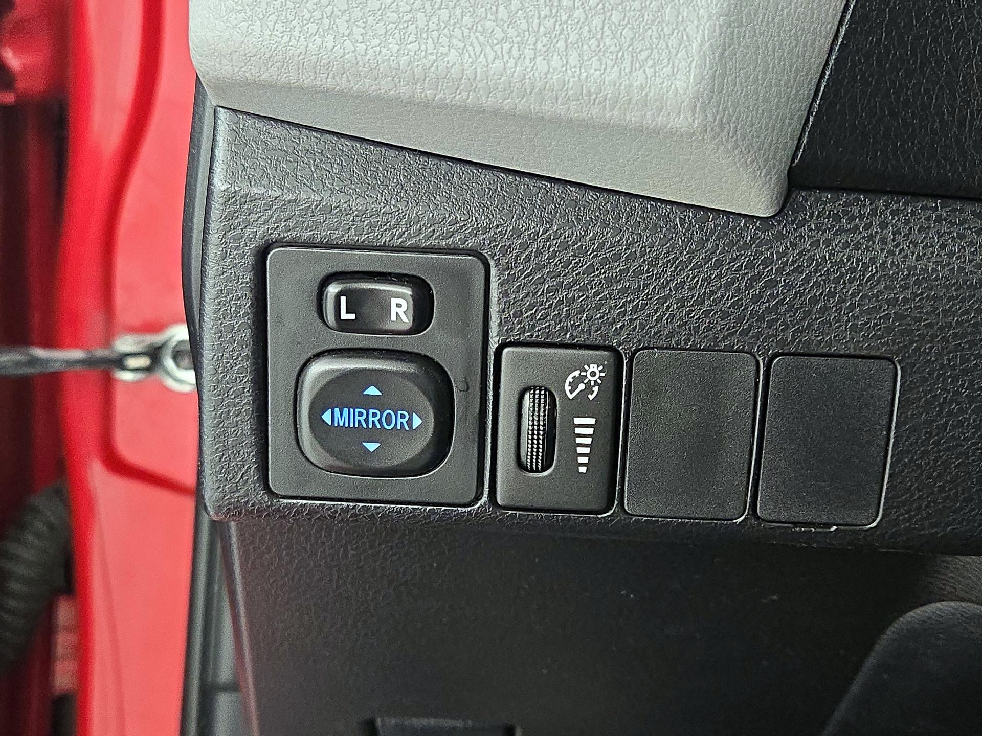 Thumbnail: 2015 Toyota Corolla - 13