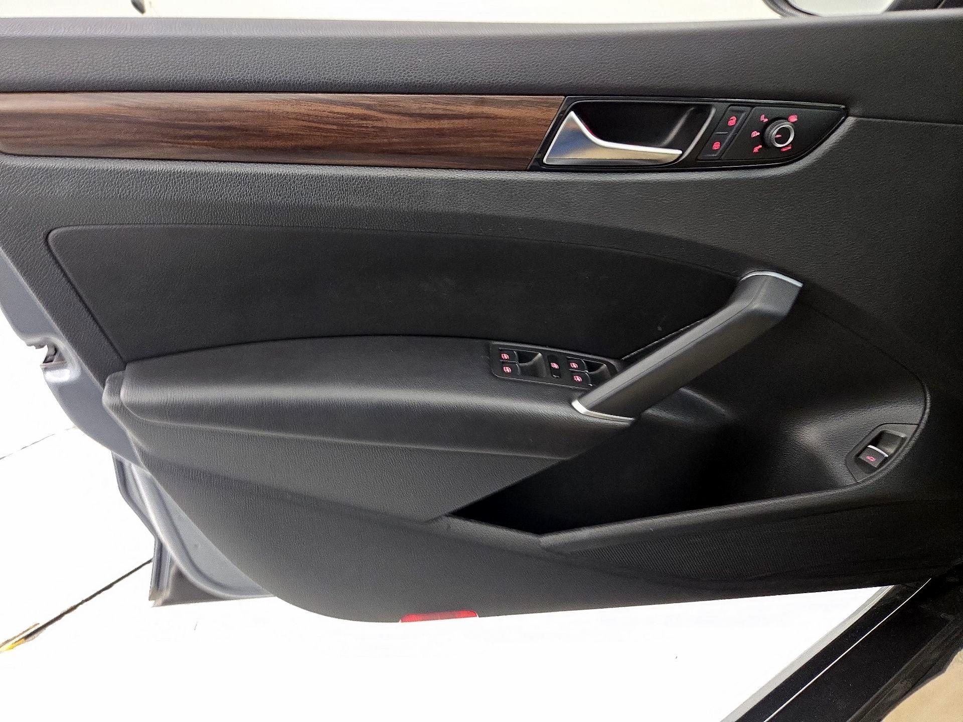 Thumbnail: 2022 Volkswagen Passat - 12