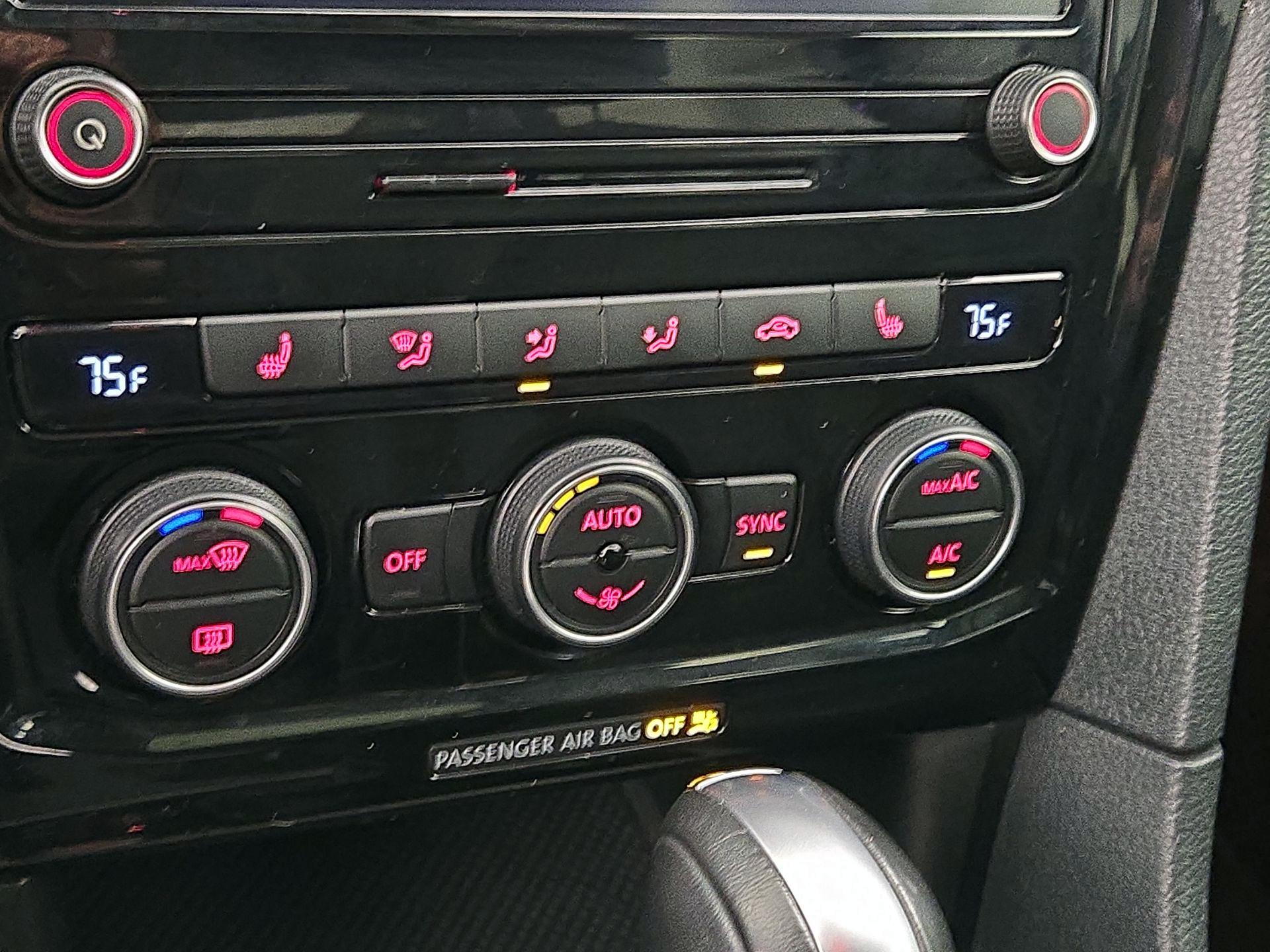 Thumbnail: 2022 Volkswagen Passat - 17