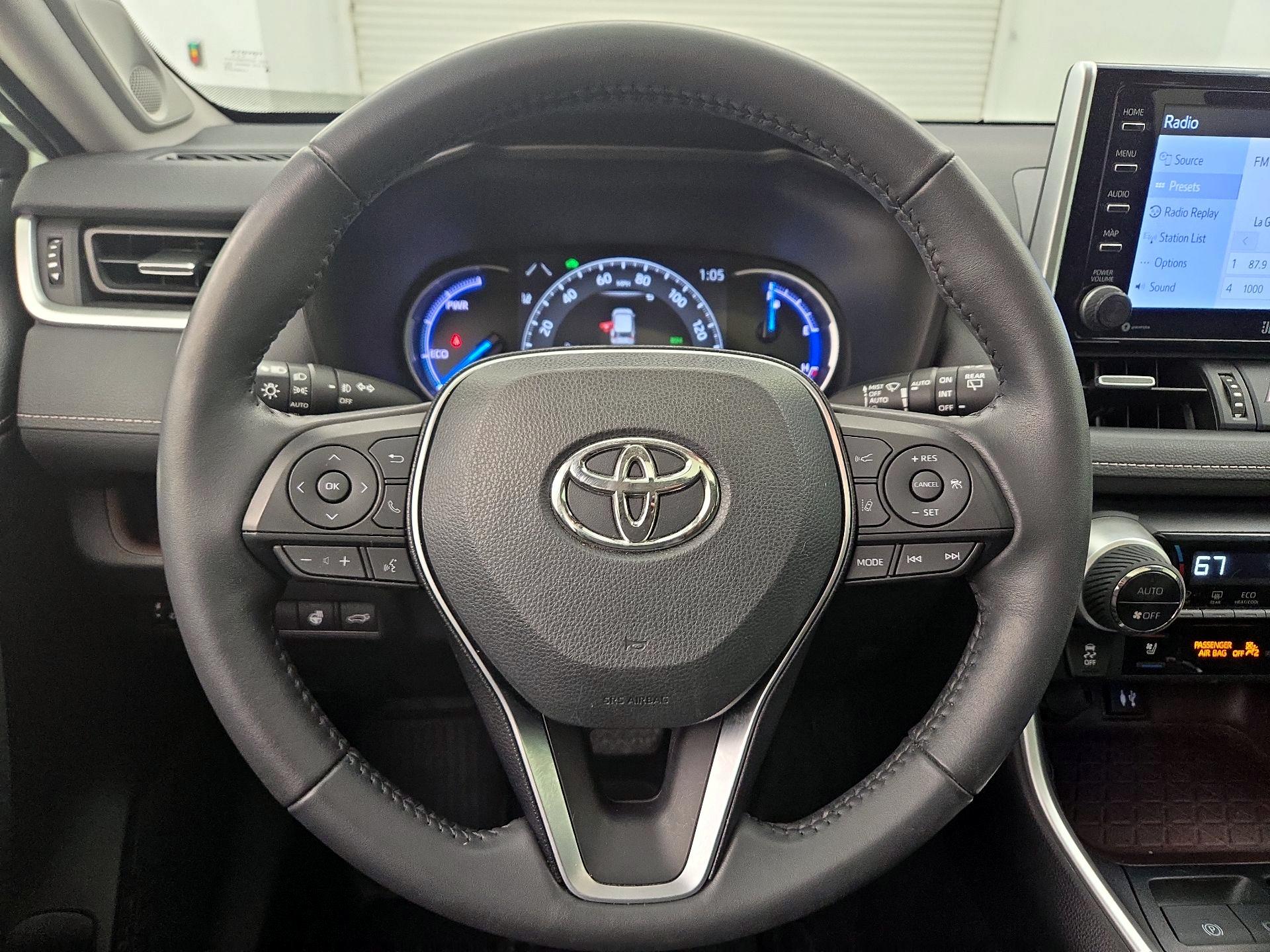 Thumbnail: 2019 Toyota RAV4 - 10