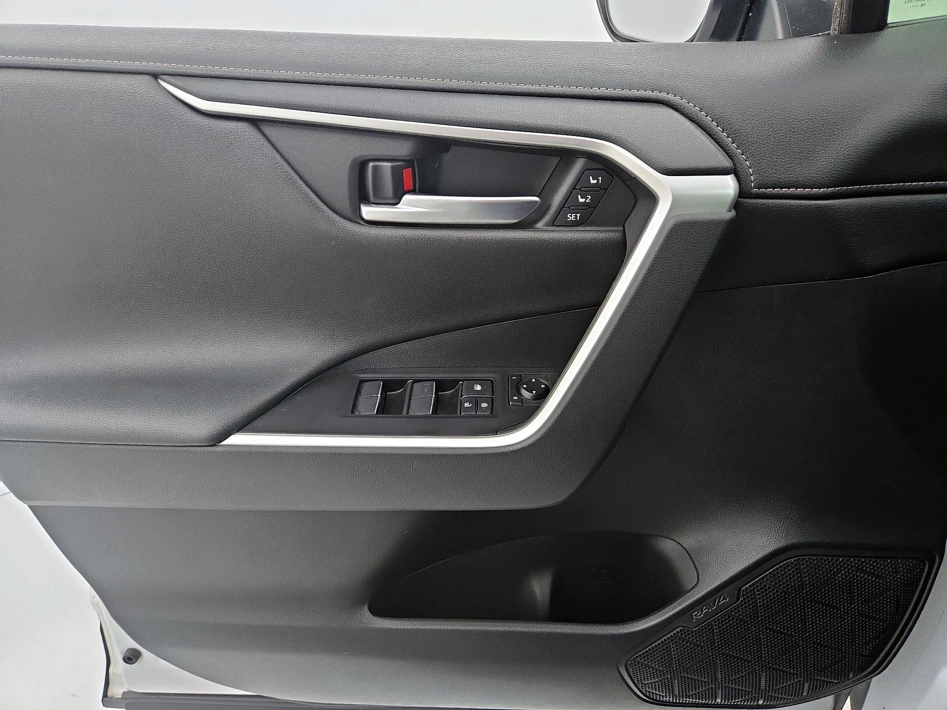 Thumbnail: 2019 Toyota RAV4 - 12