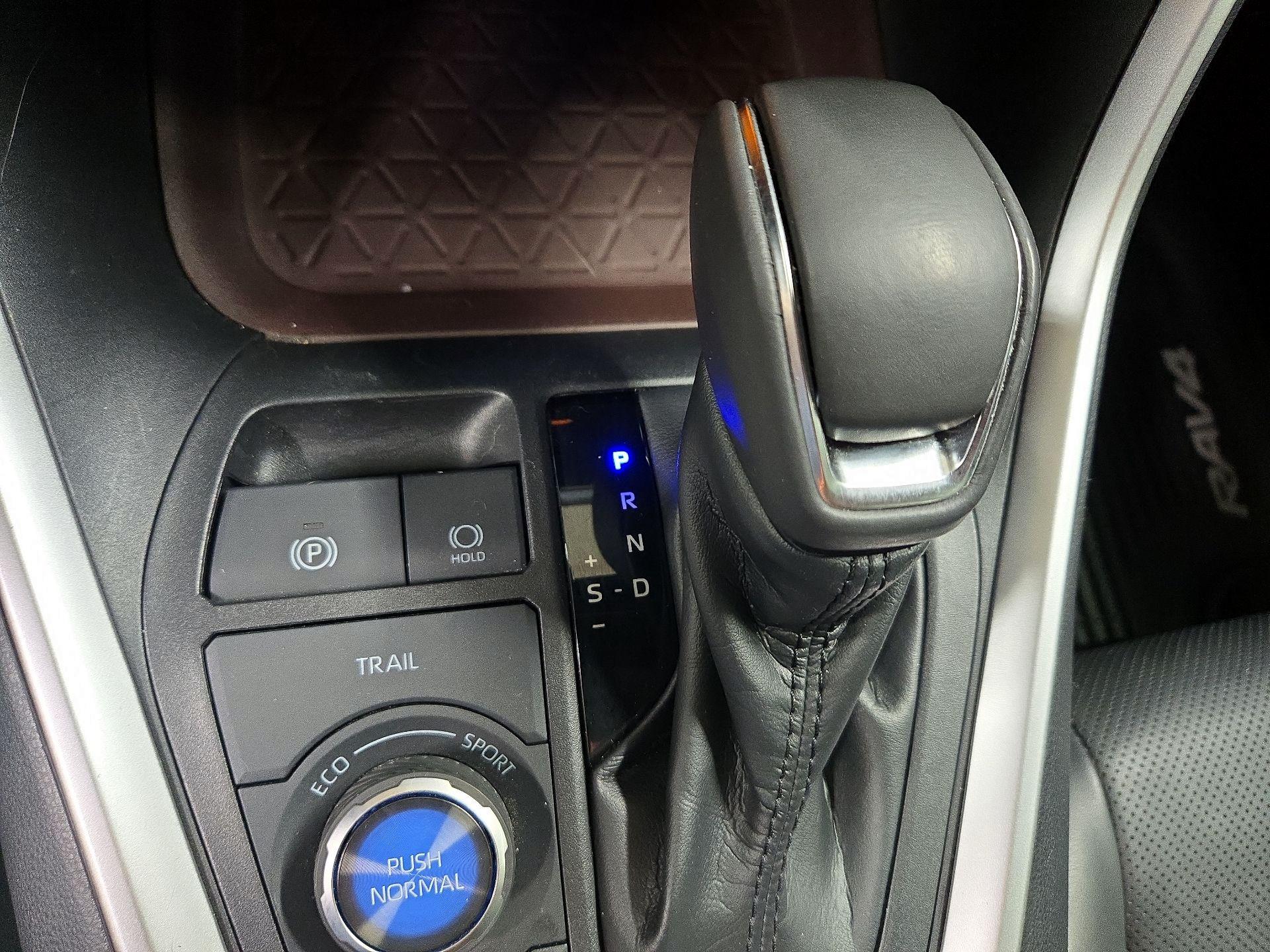 Thumbnail: 2019 Toyota RAV4 - 17