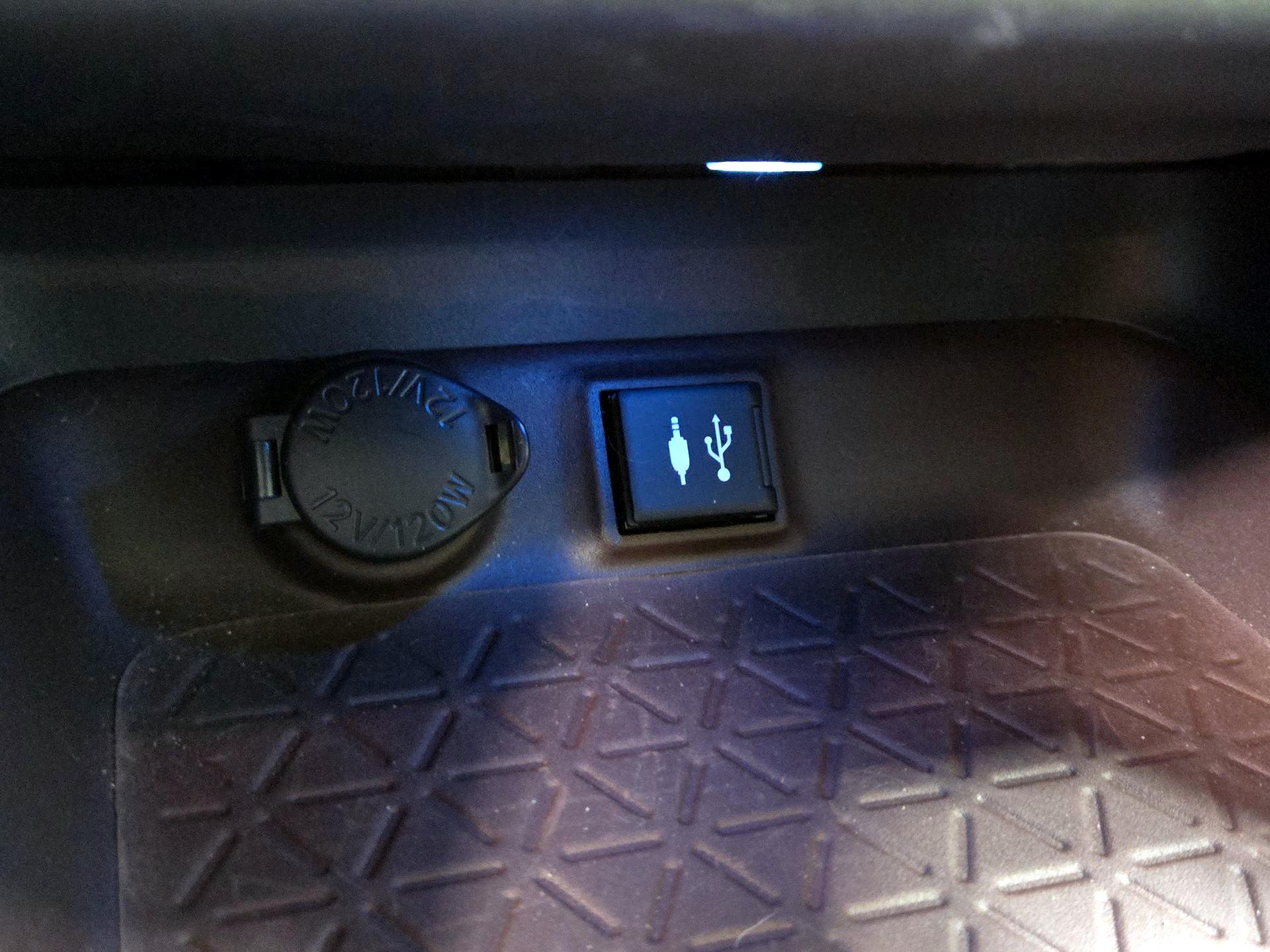 Thumbnail: 2019 Toyota RAV4 - 18