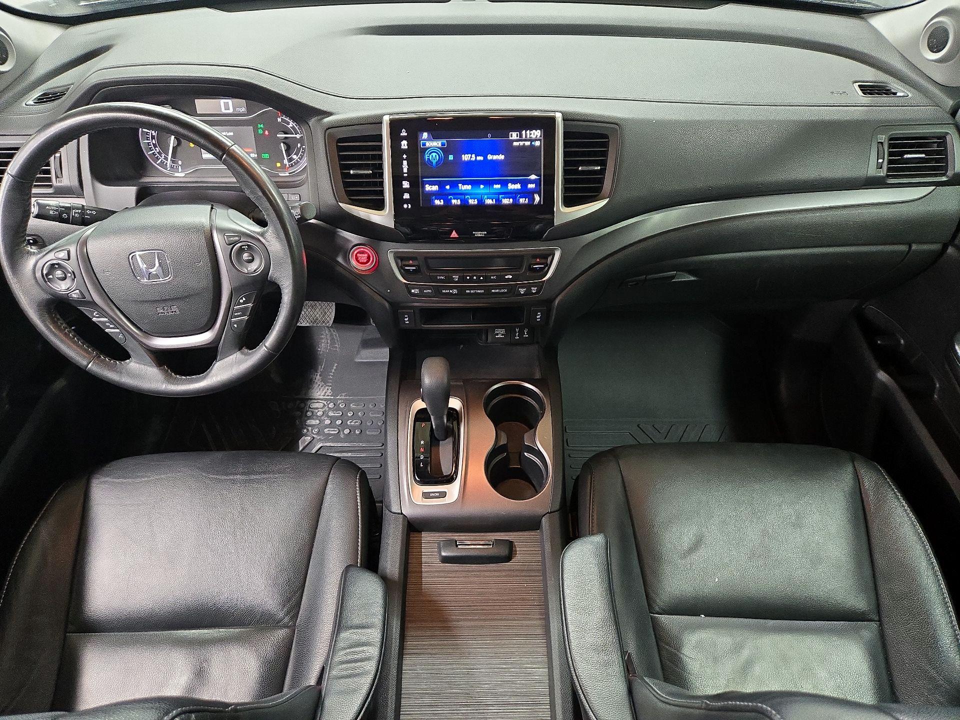 Thumbnail: 2017 Honda Pilot - 9