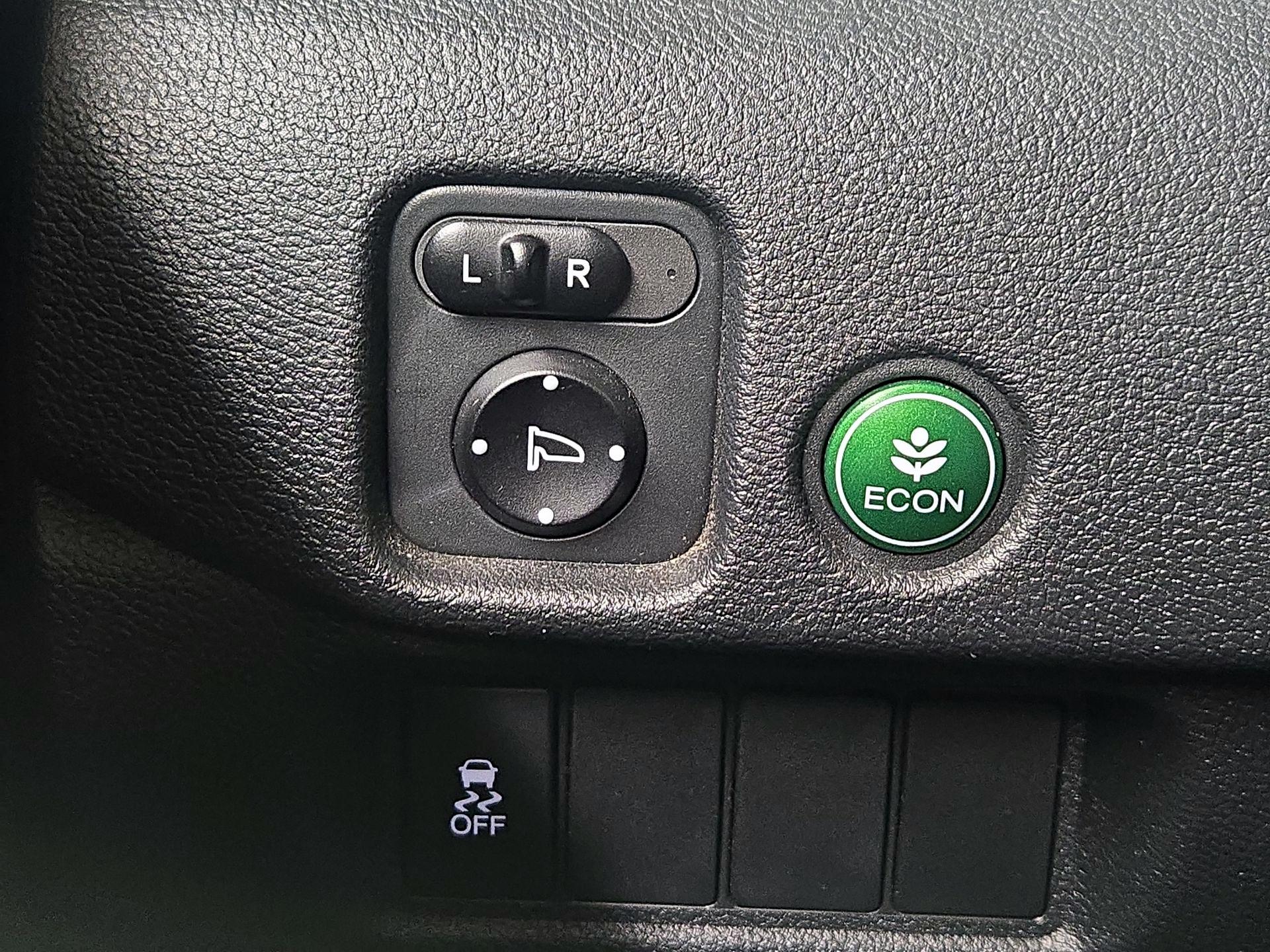 Thumbnail: 2017 Honda Pilot - 13