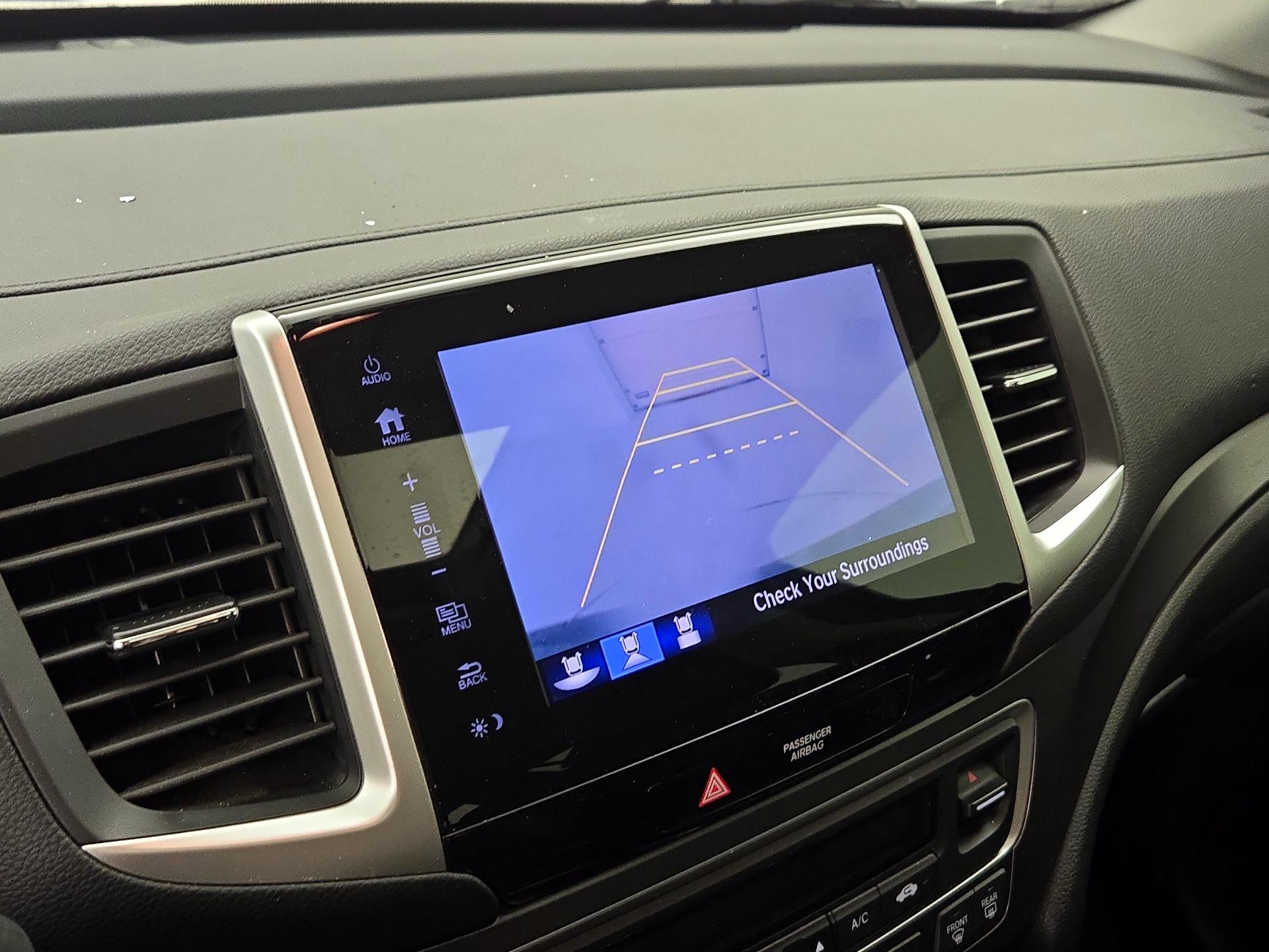 Thumbnail: 2017 Honda Pilot - 14