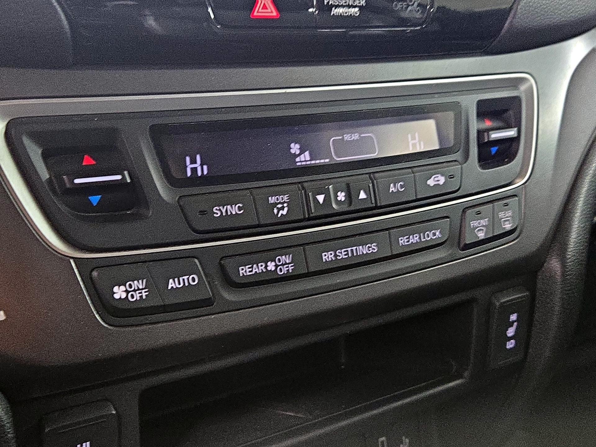 Thumbnail: 2017 Honda Pilot - 16