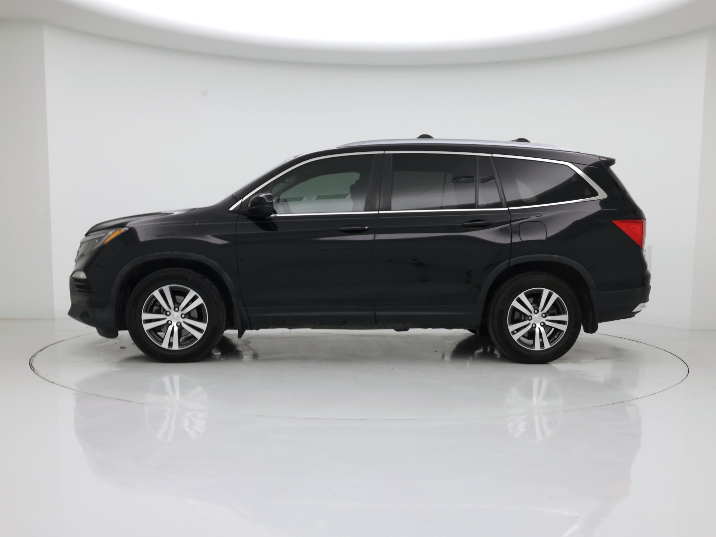 Thumbnail: 2017 Honda Pilot - 3