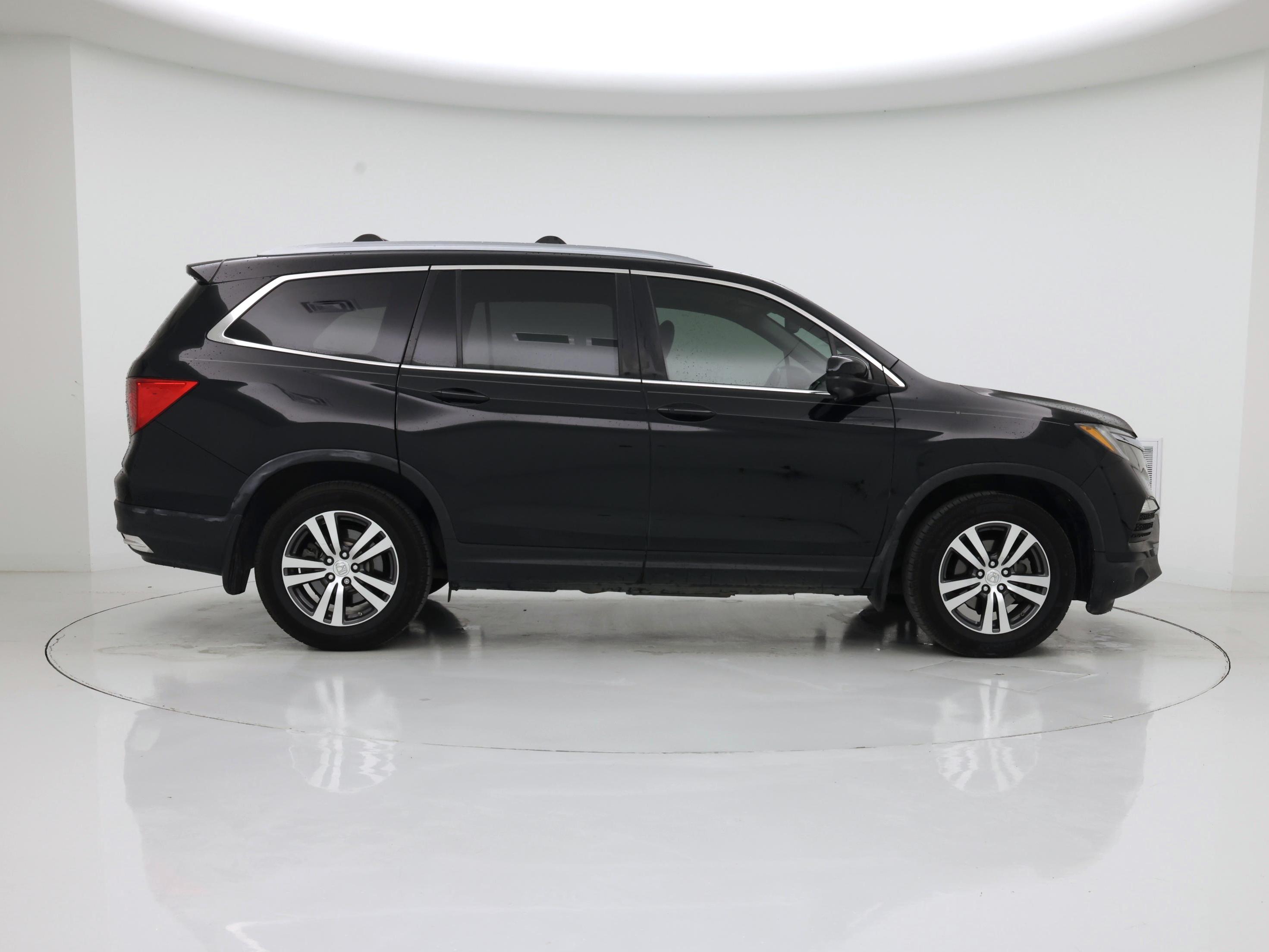 Thumbnail: 2017 Honda Pilot - 7