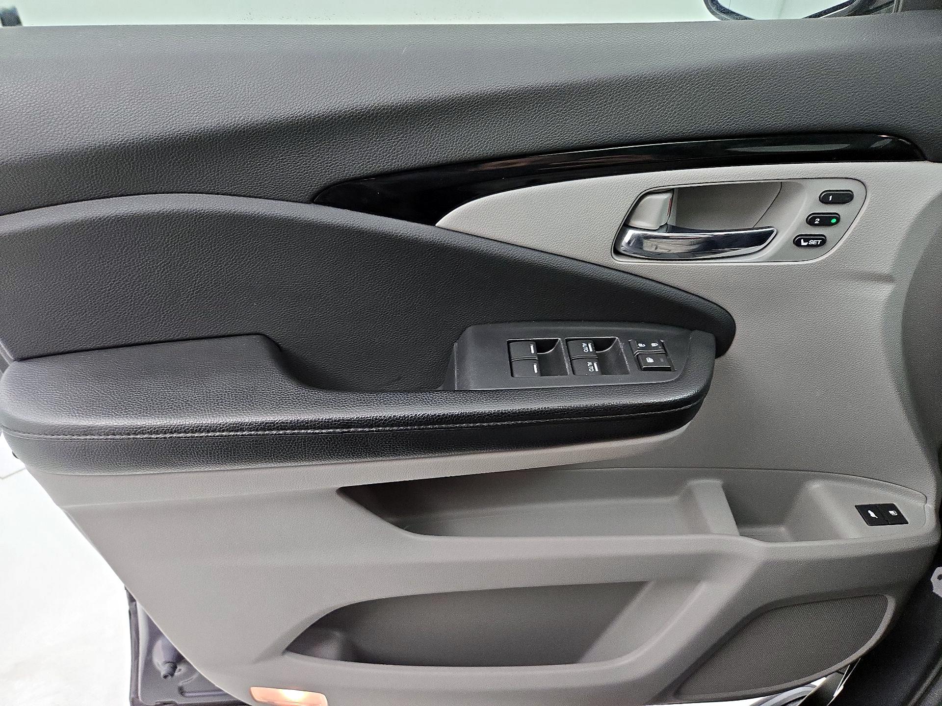 Thumbnail: 2016 Honda Pilot - 12