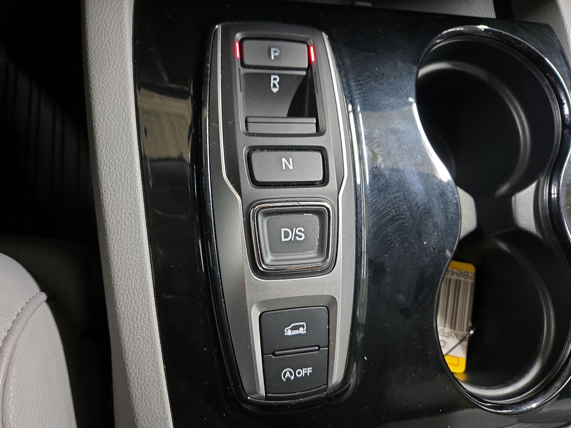 Thumbnail: 2016 Honda Pilot - 17