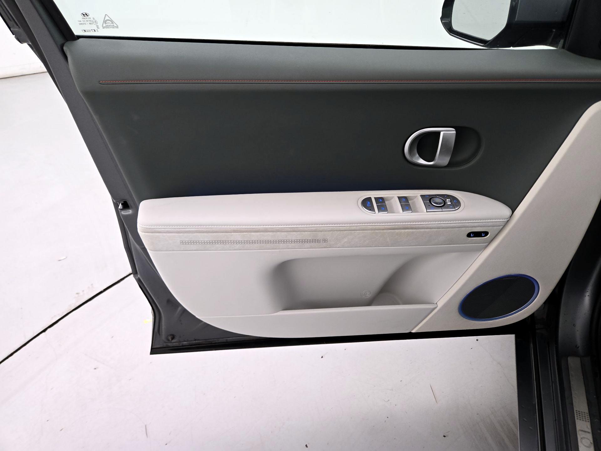 Thumbnail: 2022 Hyundai Ioniq 5 - 12