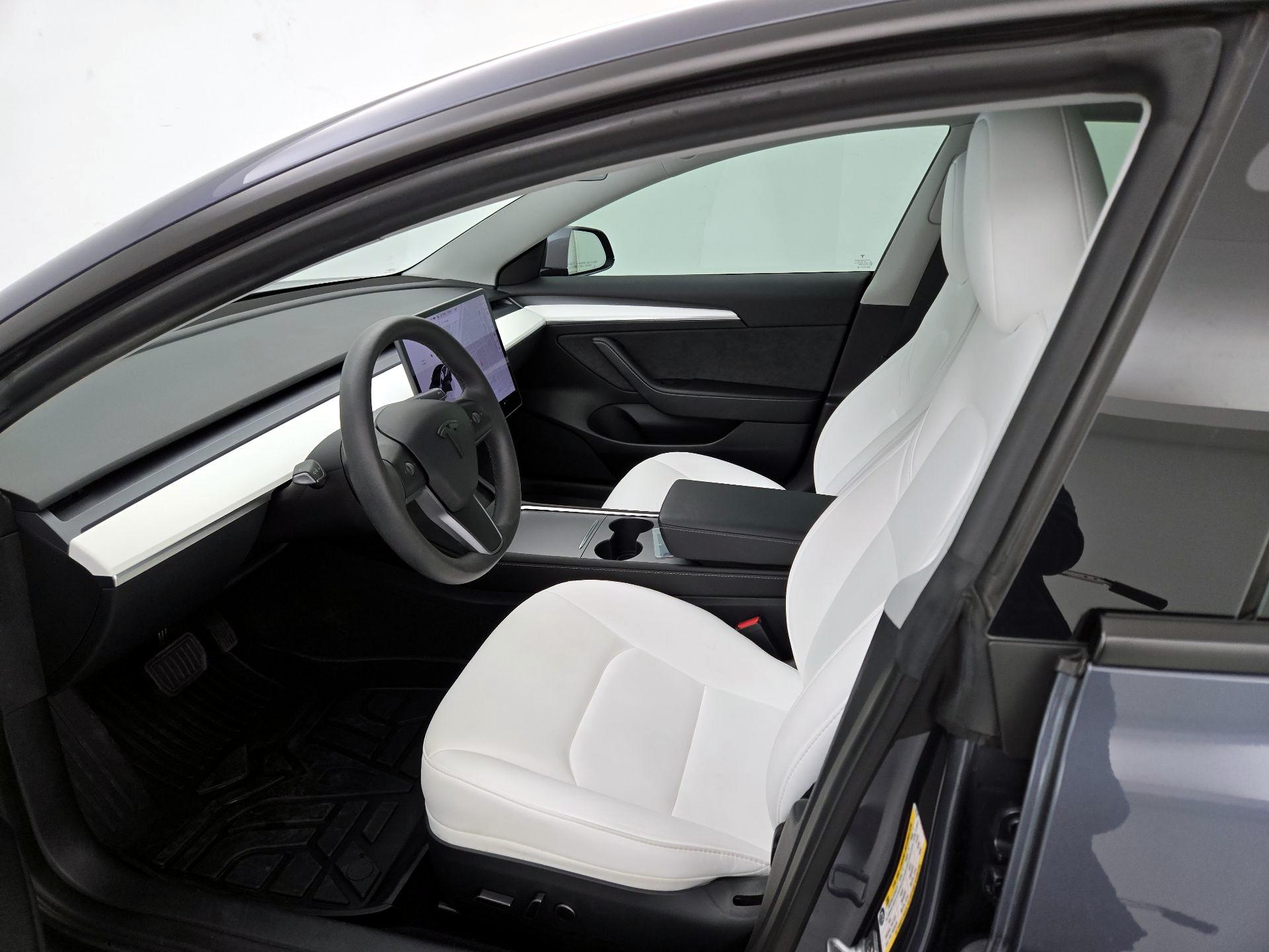 Thumbnail: 2023 Tesla Model 3 - 11