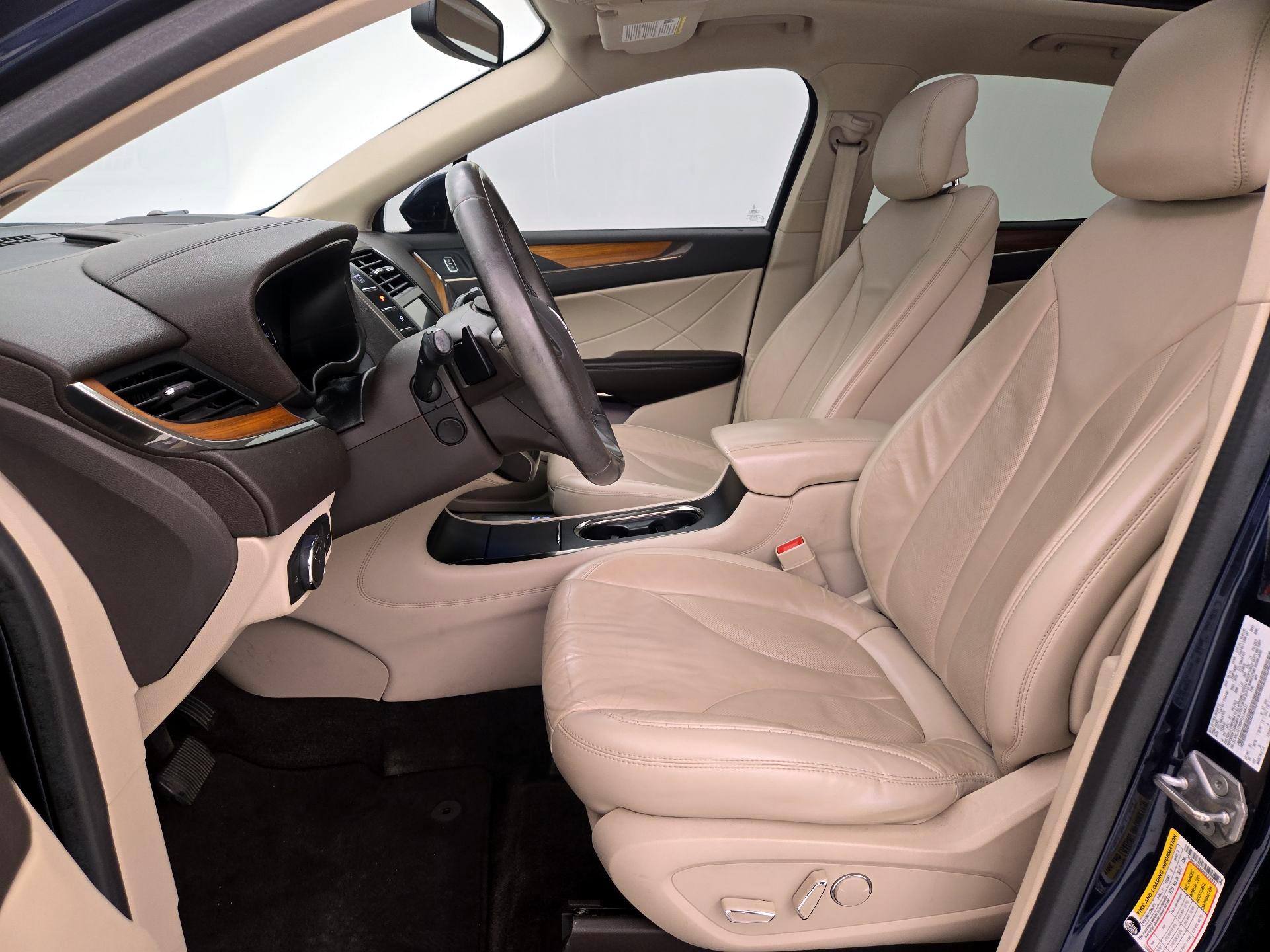 Thumbnail: 2017 Lincoln MKC - 11