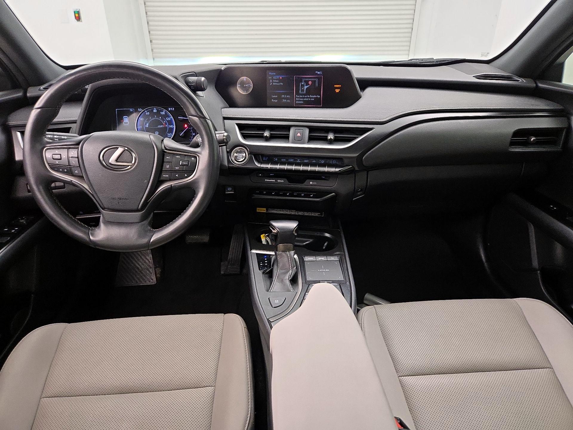 Thumbnail: 2022 Lexus UX - 9