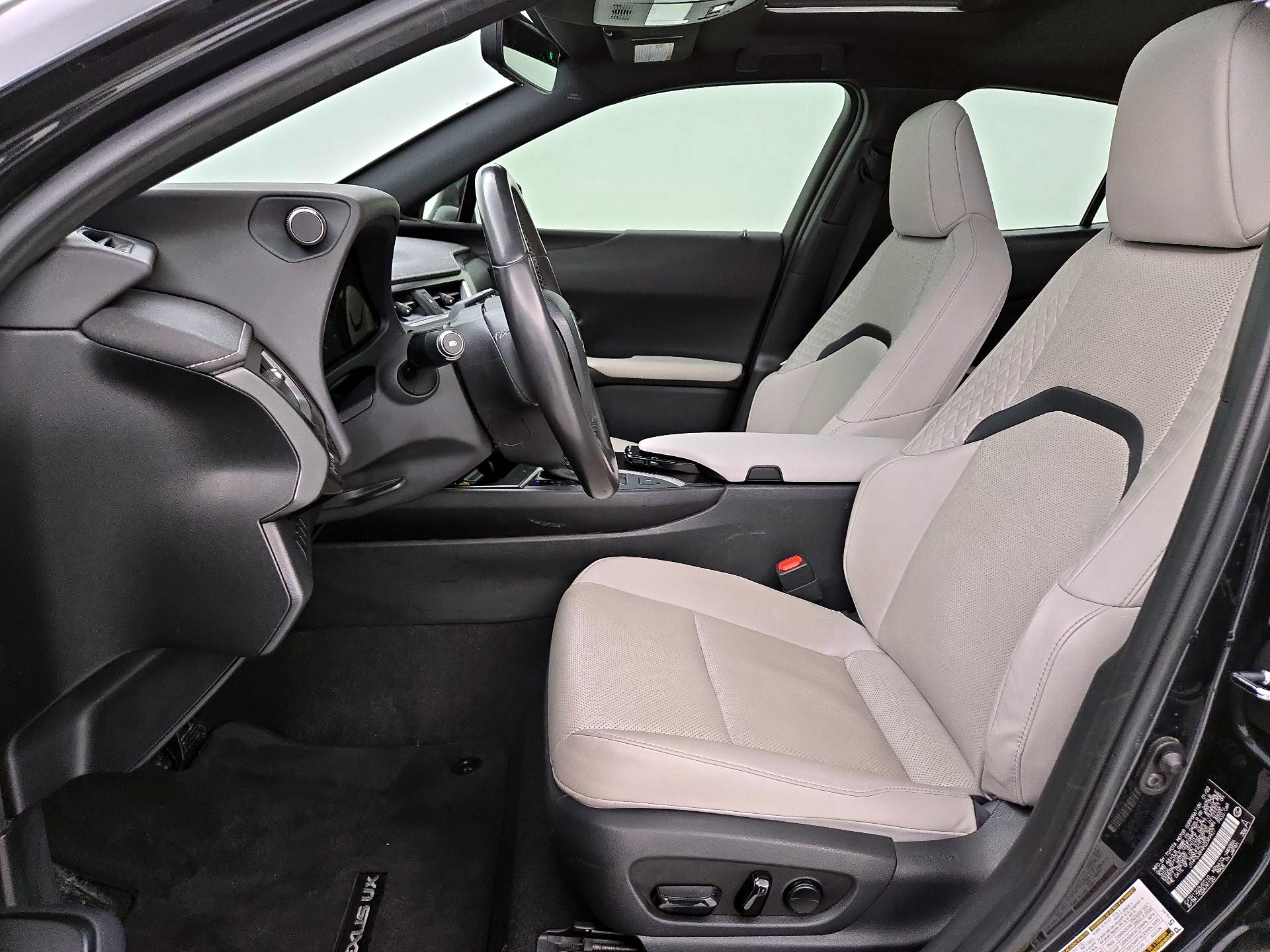 Thumbnail: 2022 Lexus UX - 11