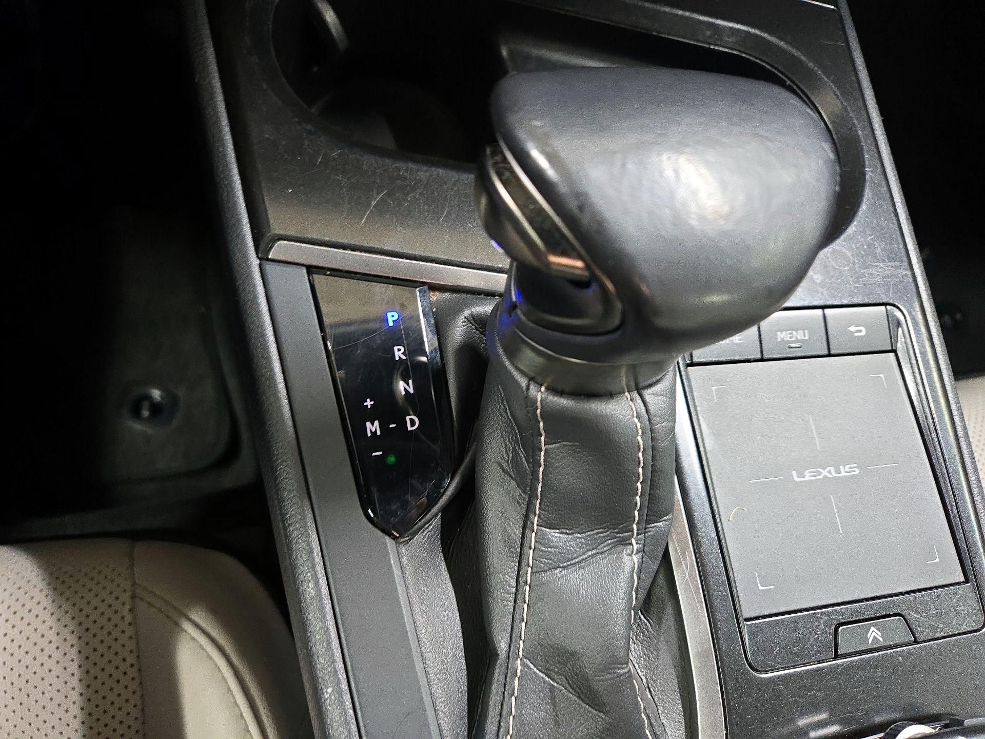 Thumbnail: 2022 Lexus UX - 16