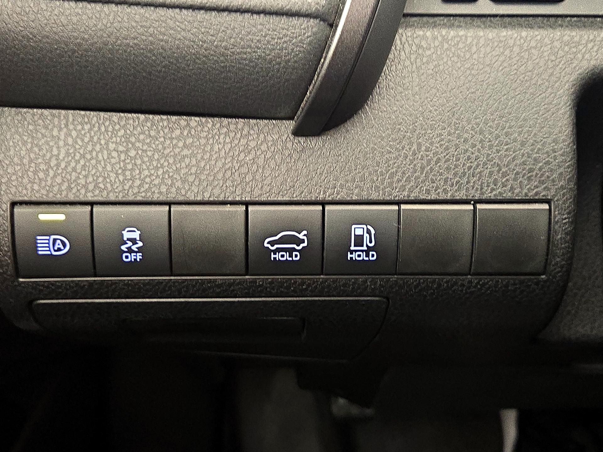 Thumbnail: 2020 Toyota Camry - 13