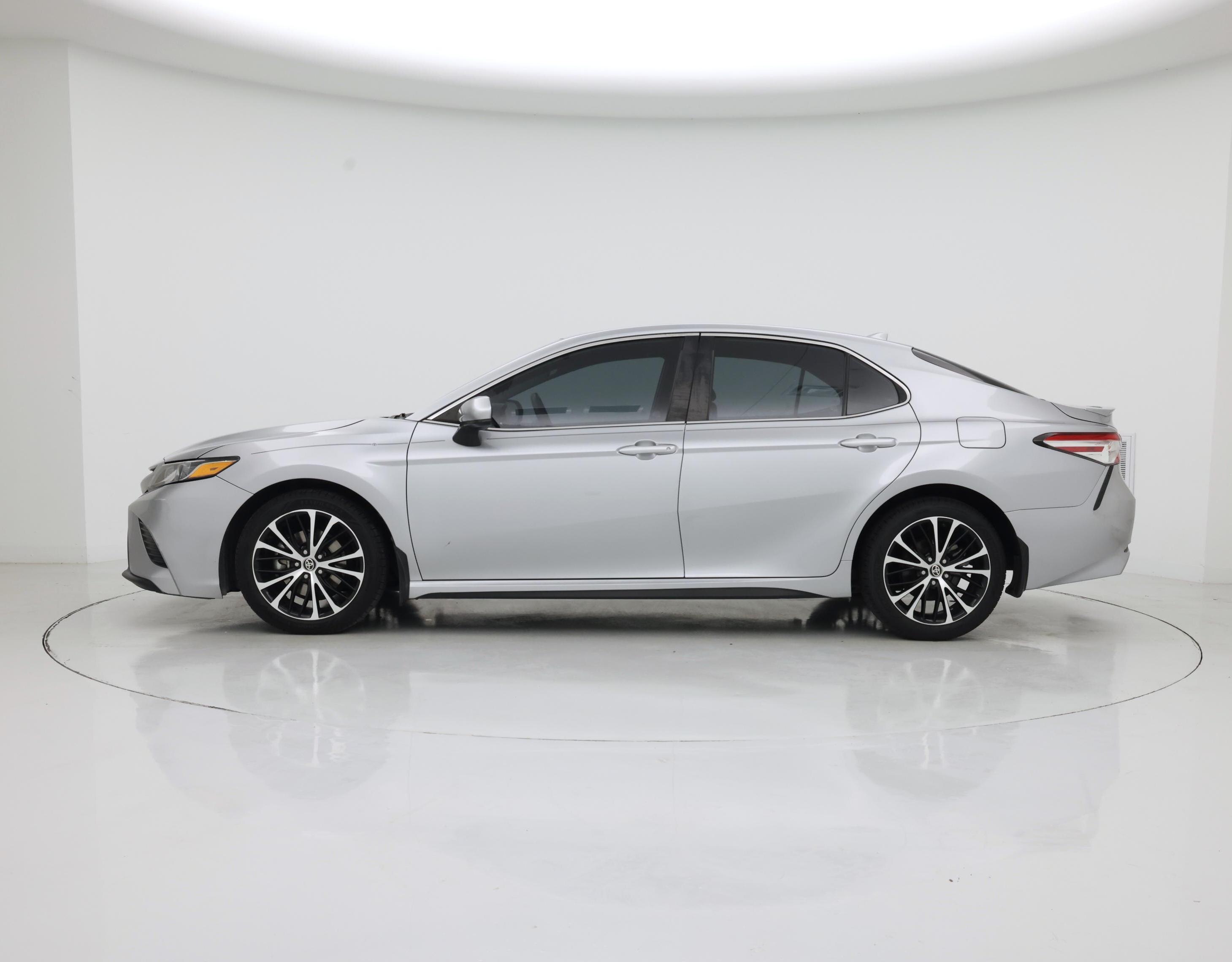 Thumbnail: 2020 Toyota Camry - 3