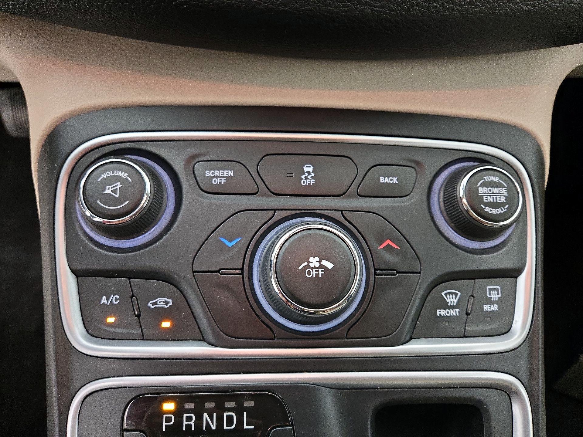 Thumbnail: 2016 Chrysler 200 - 16