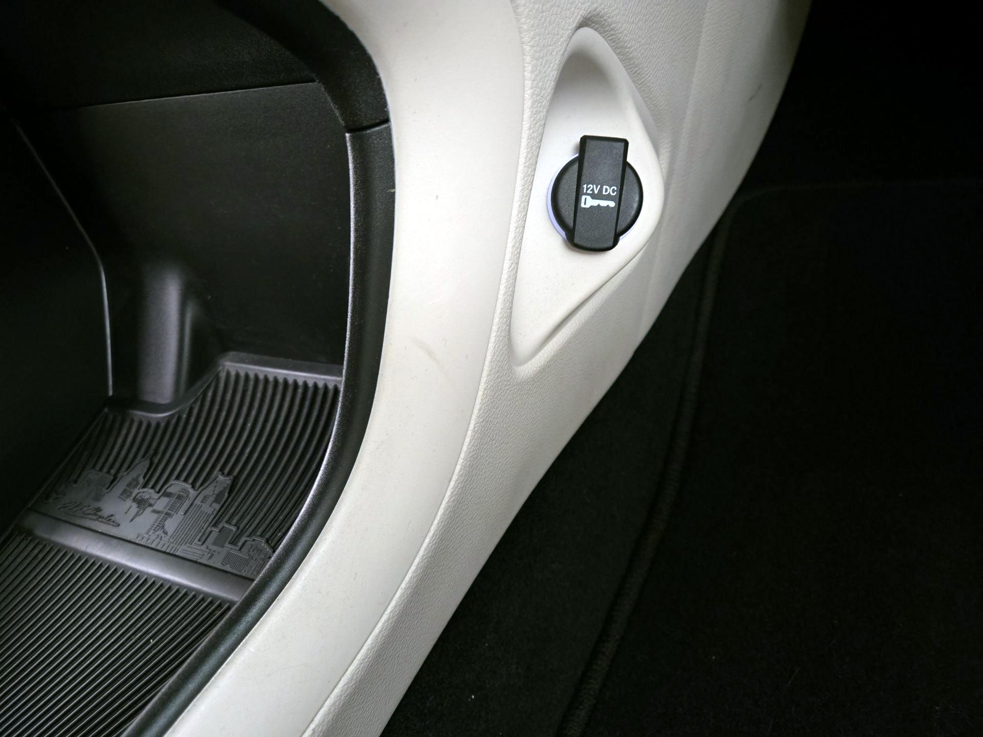 Thumbnail: 2016 Chrysler 200 - 18