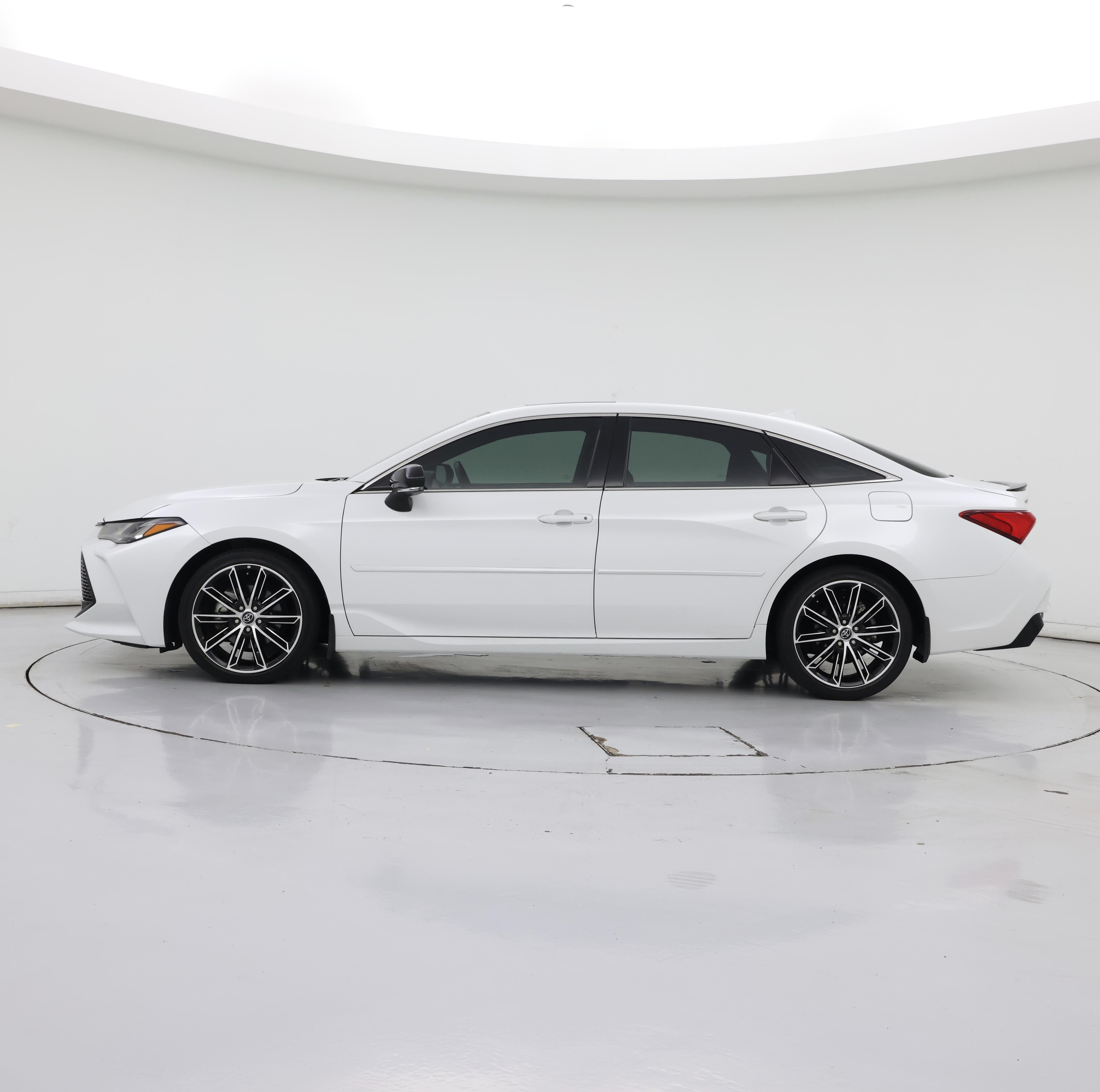 Thumbnail: 2020 Toyota Avalon - 3