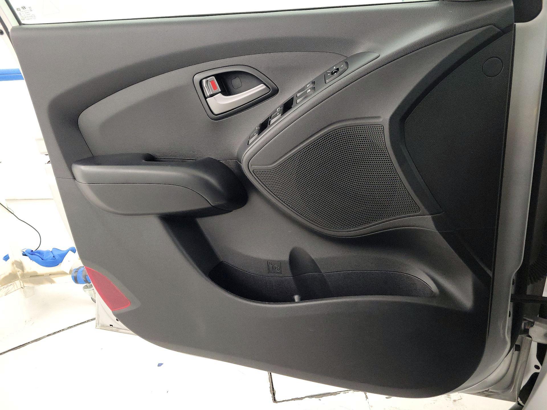 Thumbnail: 2015 Hyundai Tucson - 12