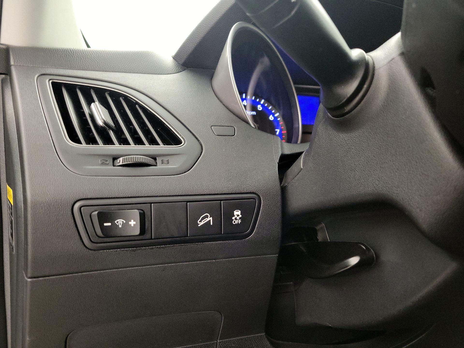 Thumbnail: 2015 Hyundai Tucson - 13