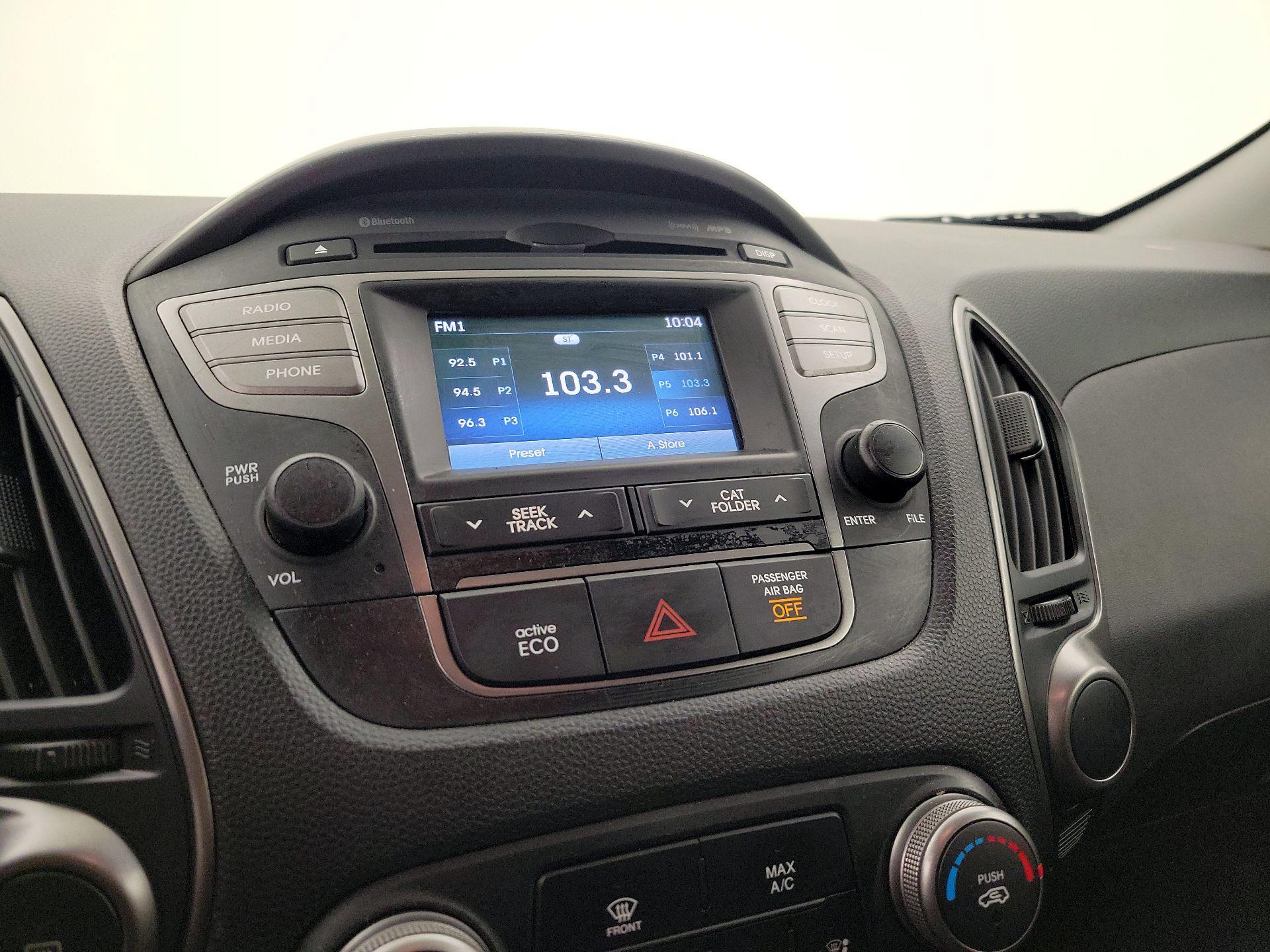 Thumbnail: 2015 Hyundai Tucson - 15