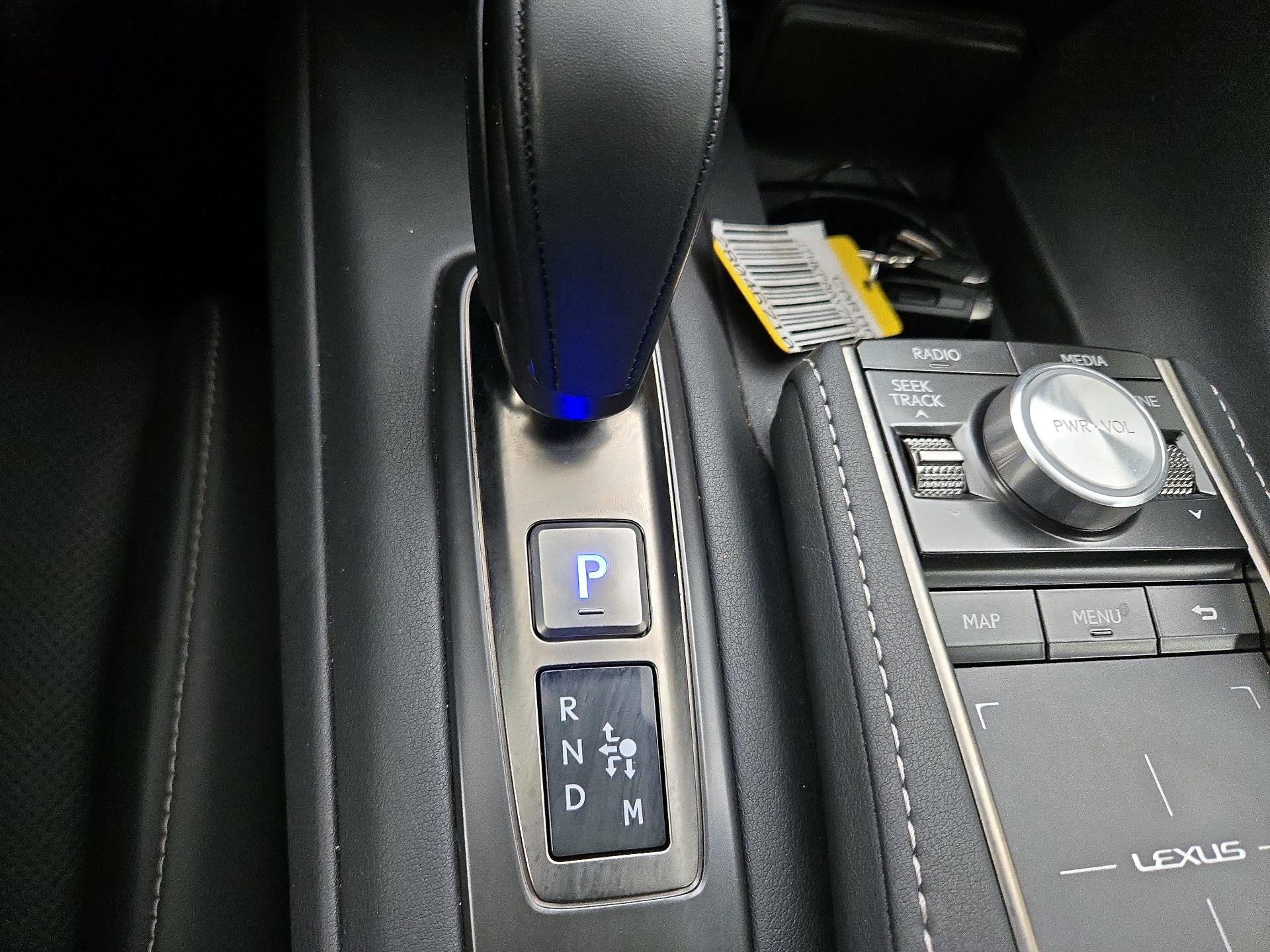 Thumbnail: 2021 Lexus LC - 18