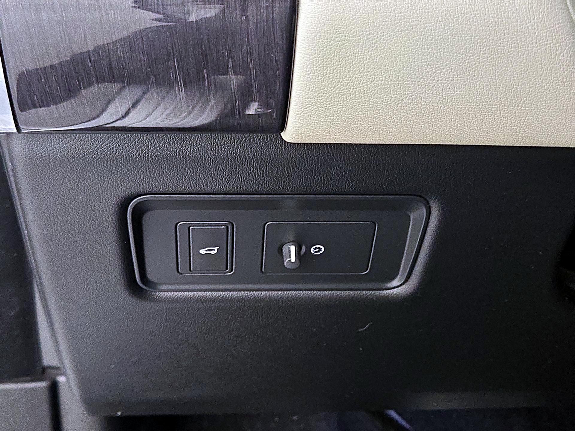 Thumbnail: 2022 Land Rover Range Rover Sport - 13