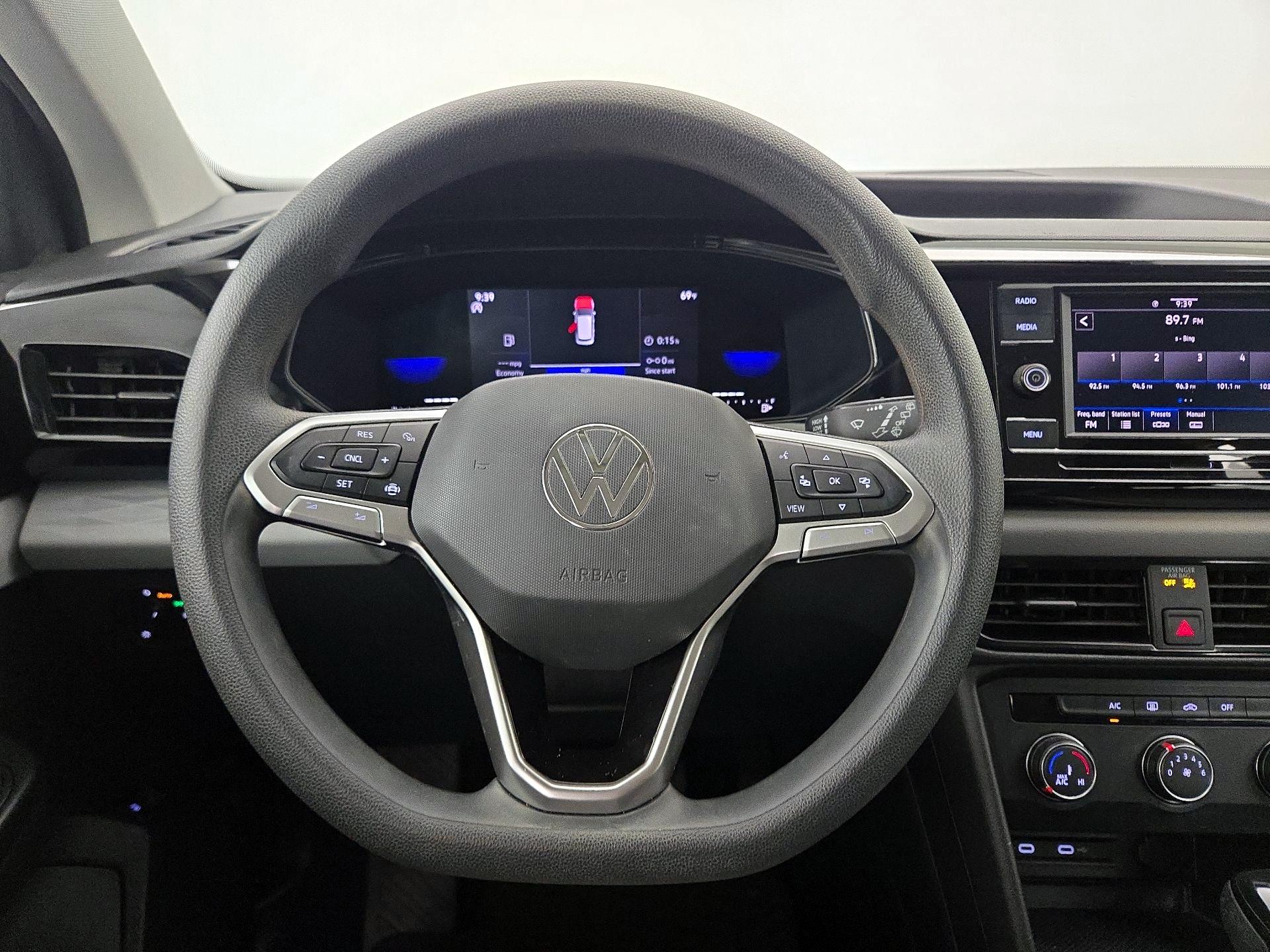 Thumbnail: 2022 Volkswagen Taos - 10