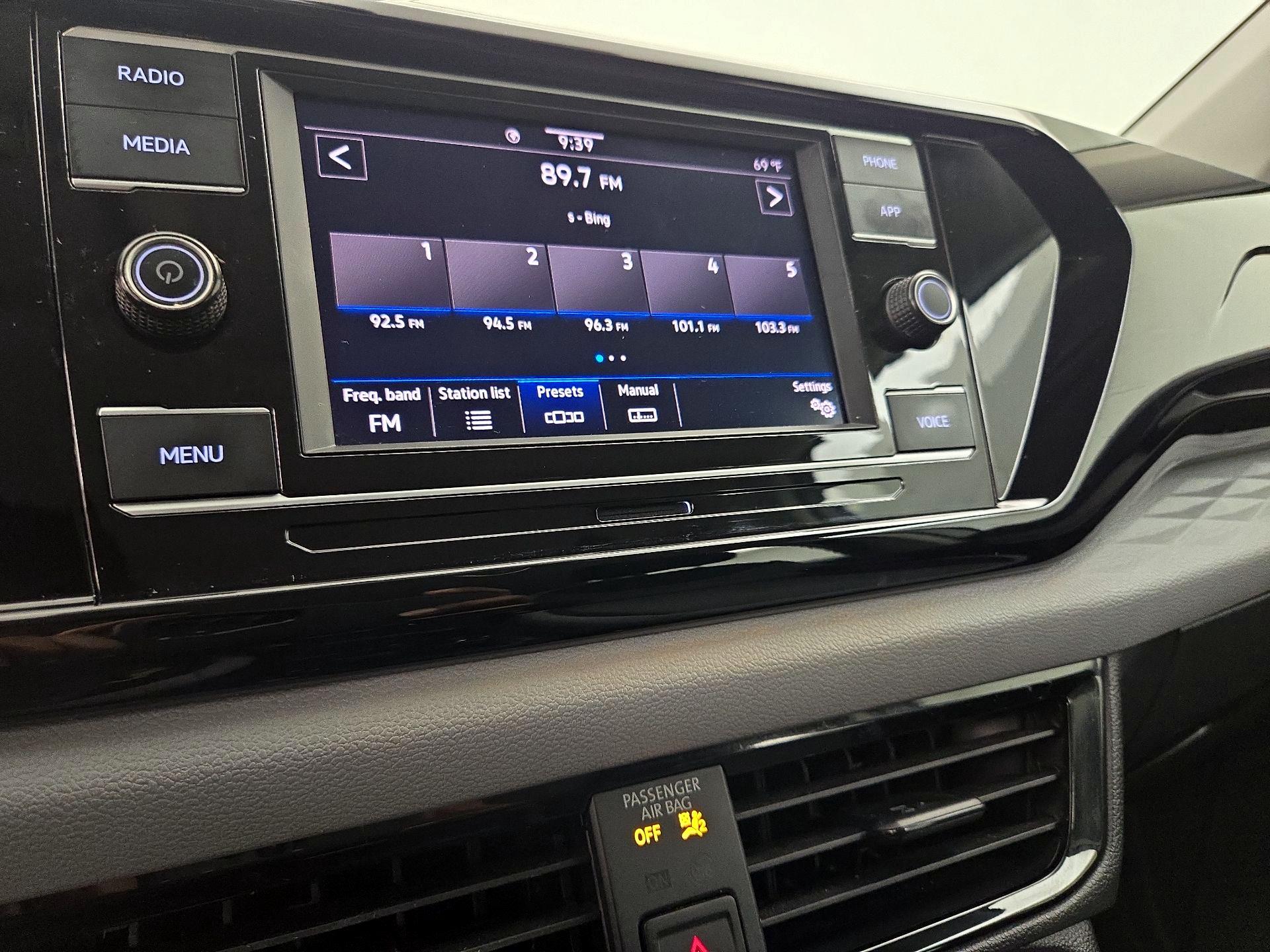 Thumbnail: 2022 Volkswagen Taos - 15