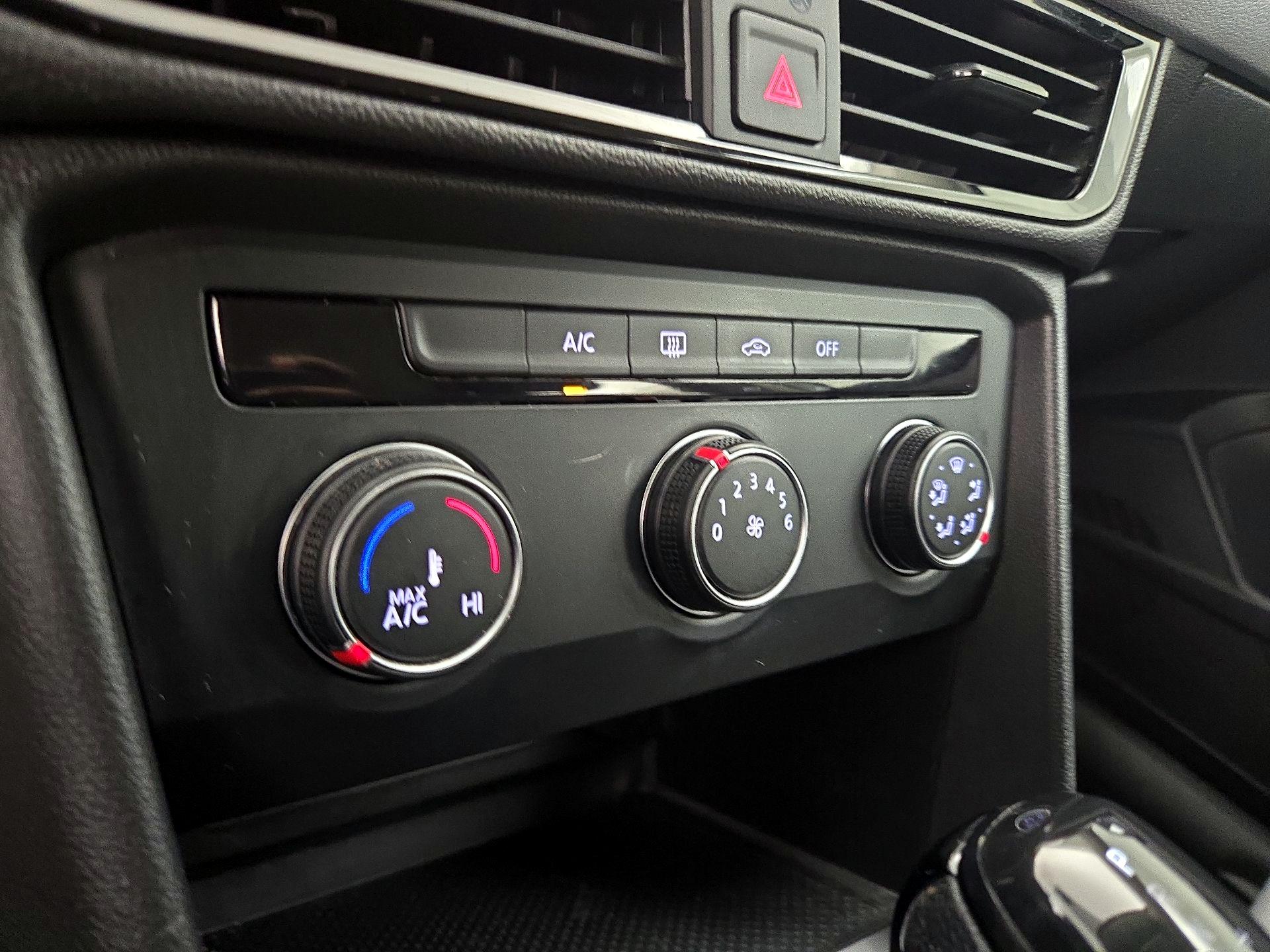 Thumbnail: 2022 Volkswagen Taos - 16