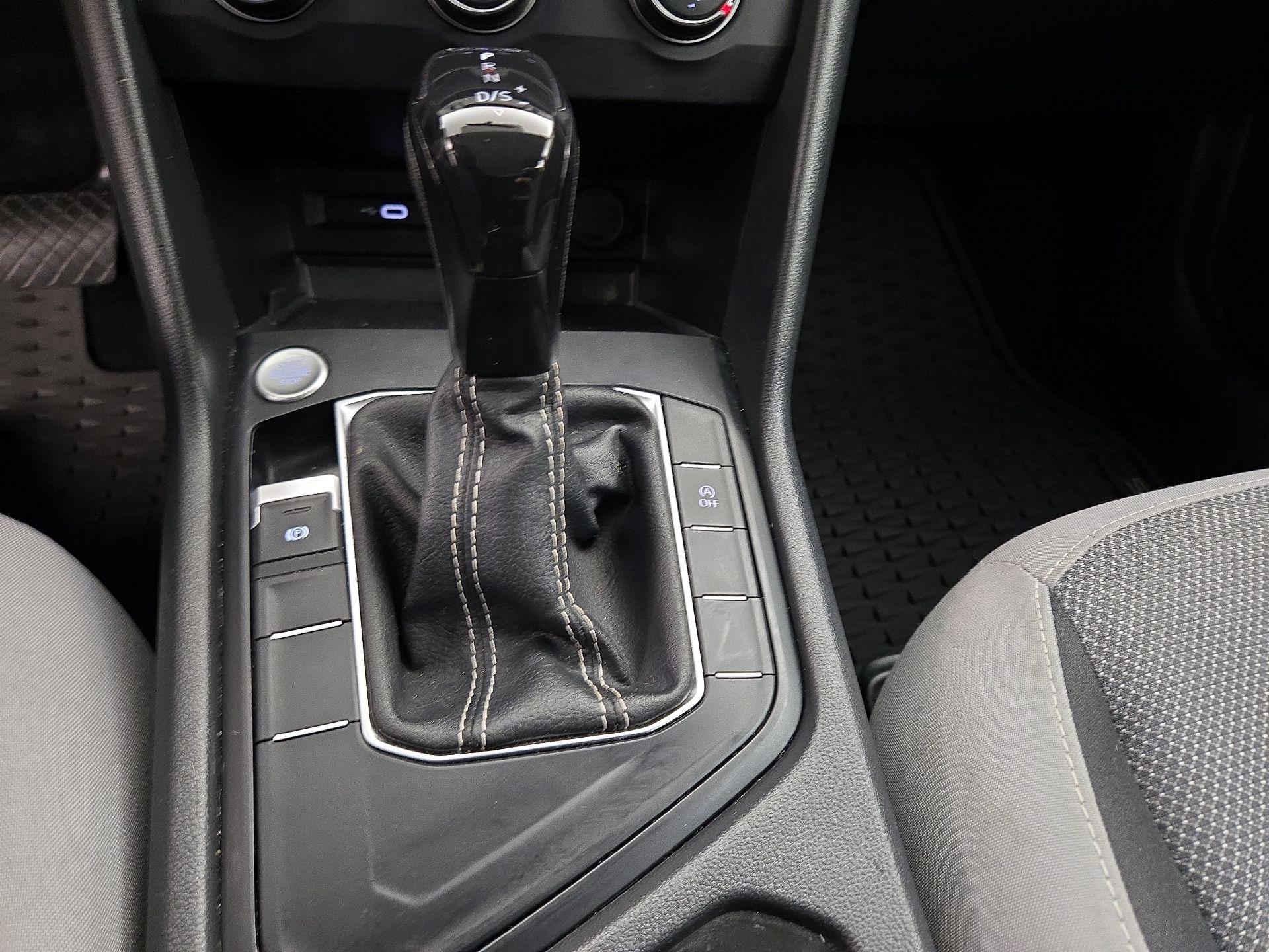 Thumbnail: 2022 Volkswagen Taos - 17