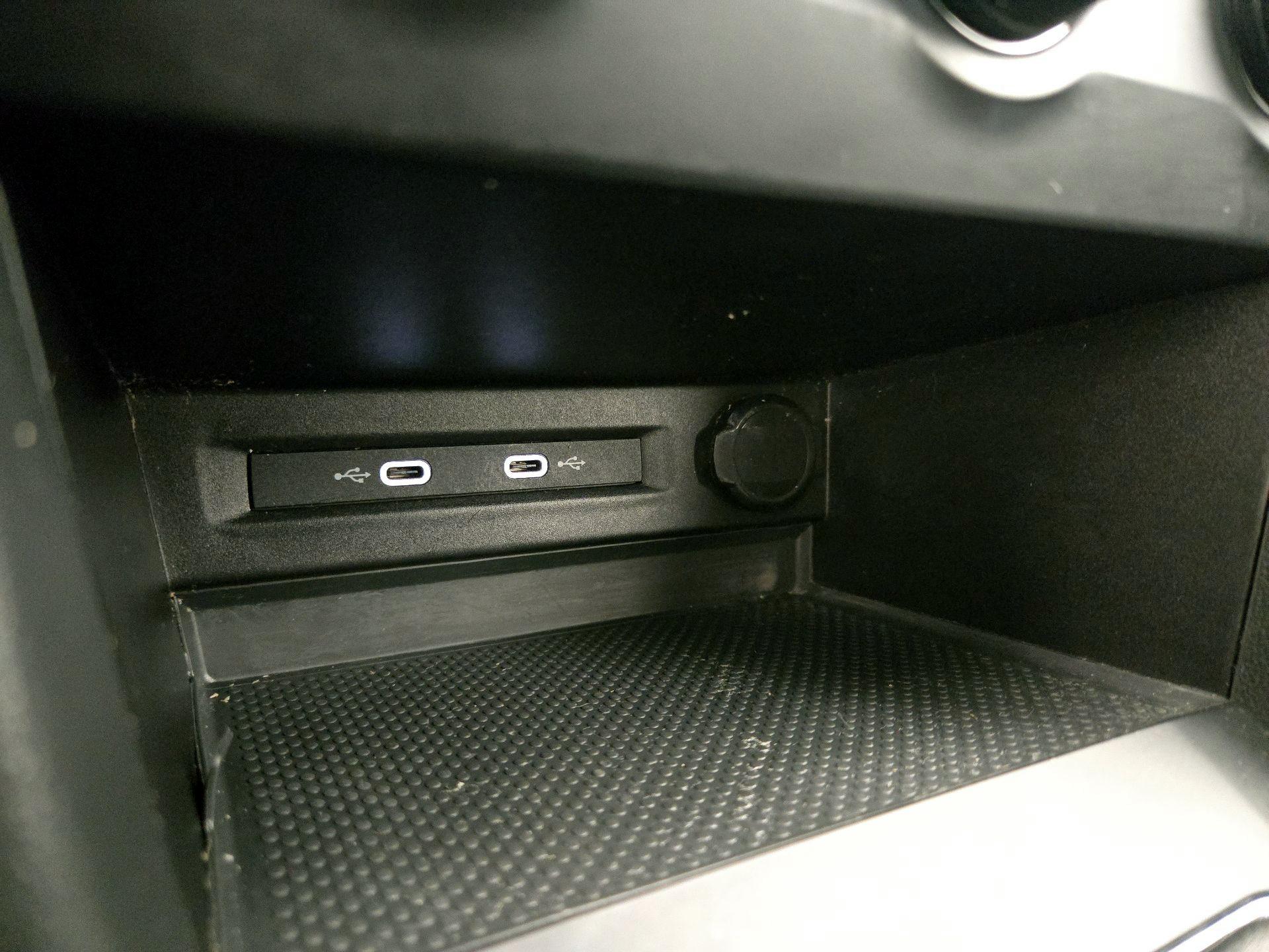 Thumbnail: 2022 Volkswagen Taos - 18