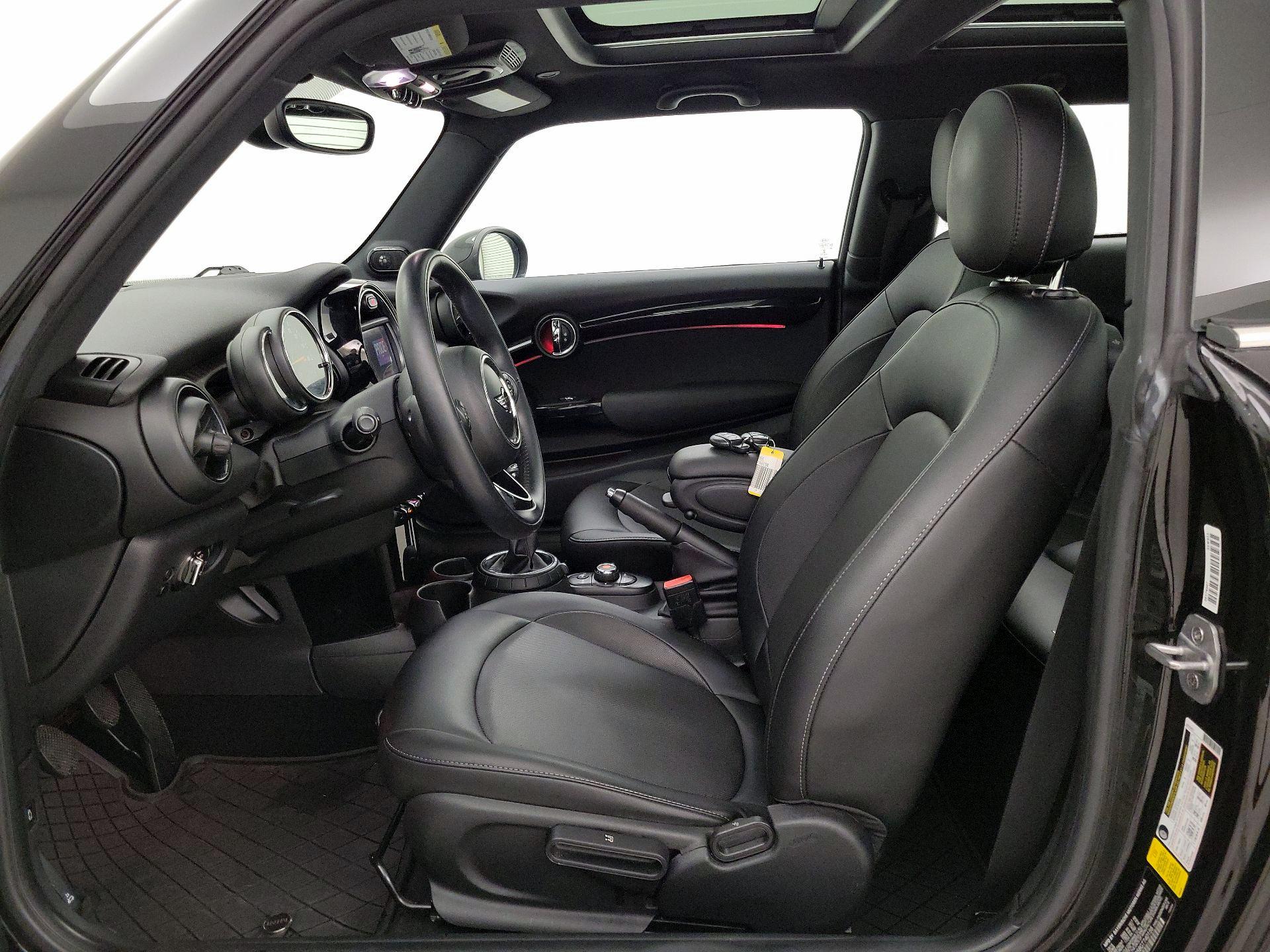 Thumbnail: 2016 MINI Cooper Hardtop - 11