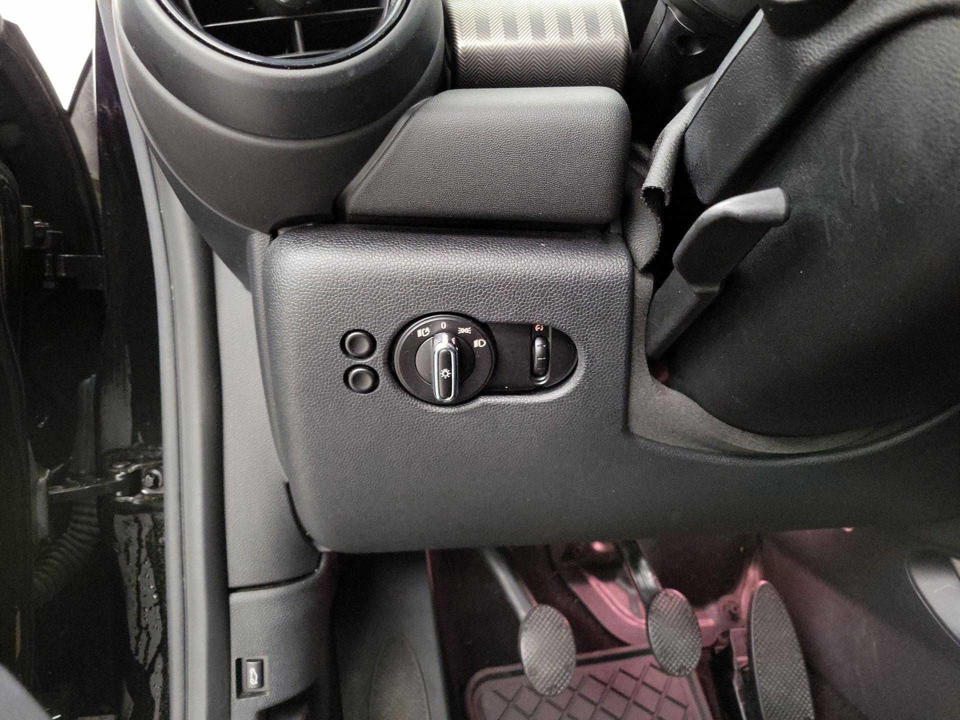 Thumbnail: 2016 MINI Cooper Hardtop - 13